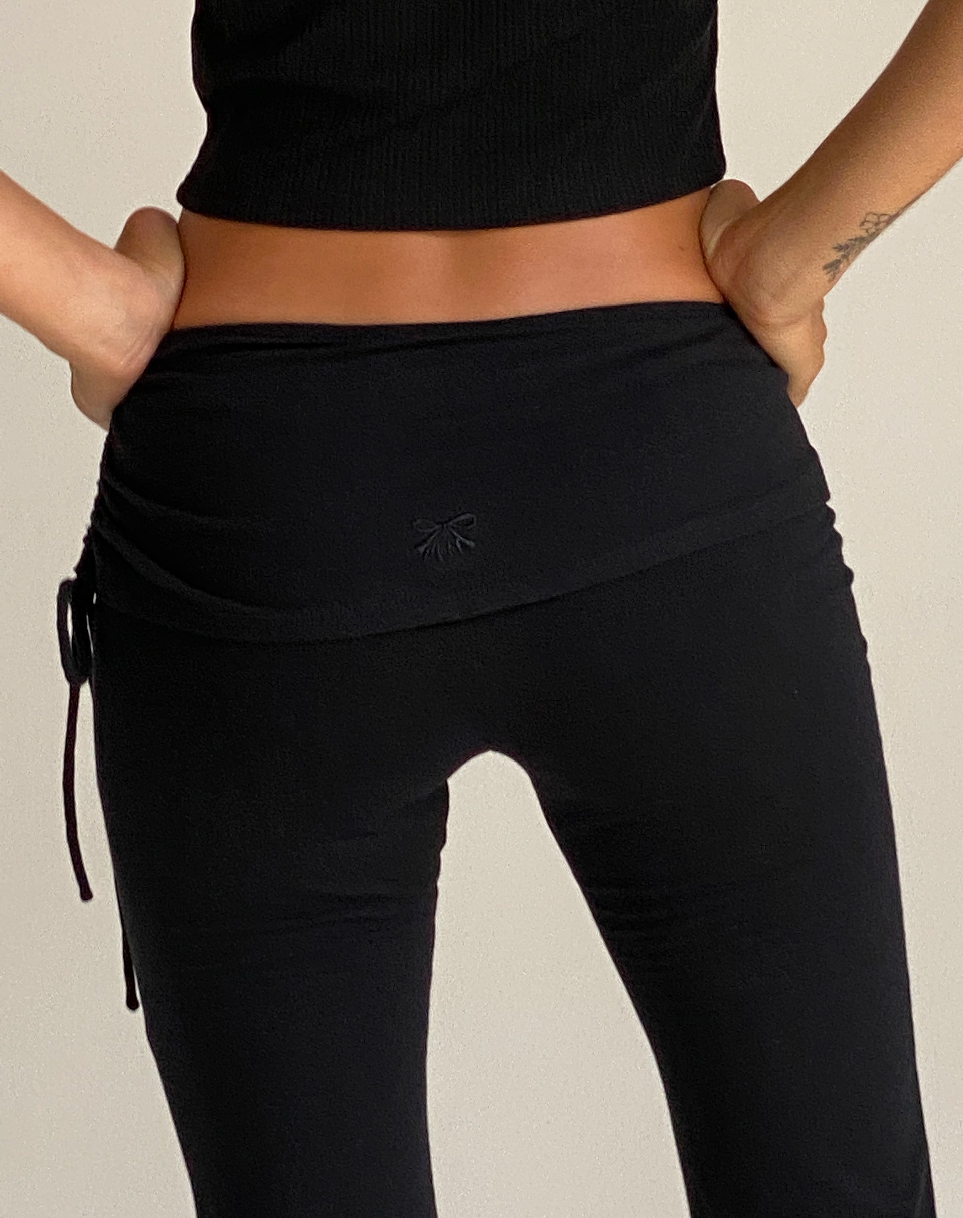 Bild von Jacie Jersey Schlaghose in Schwarz