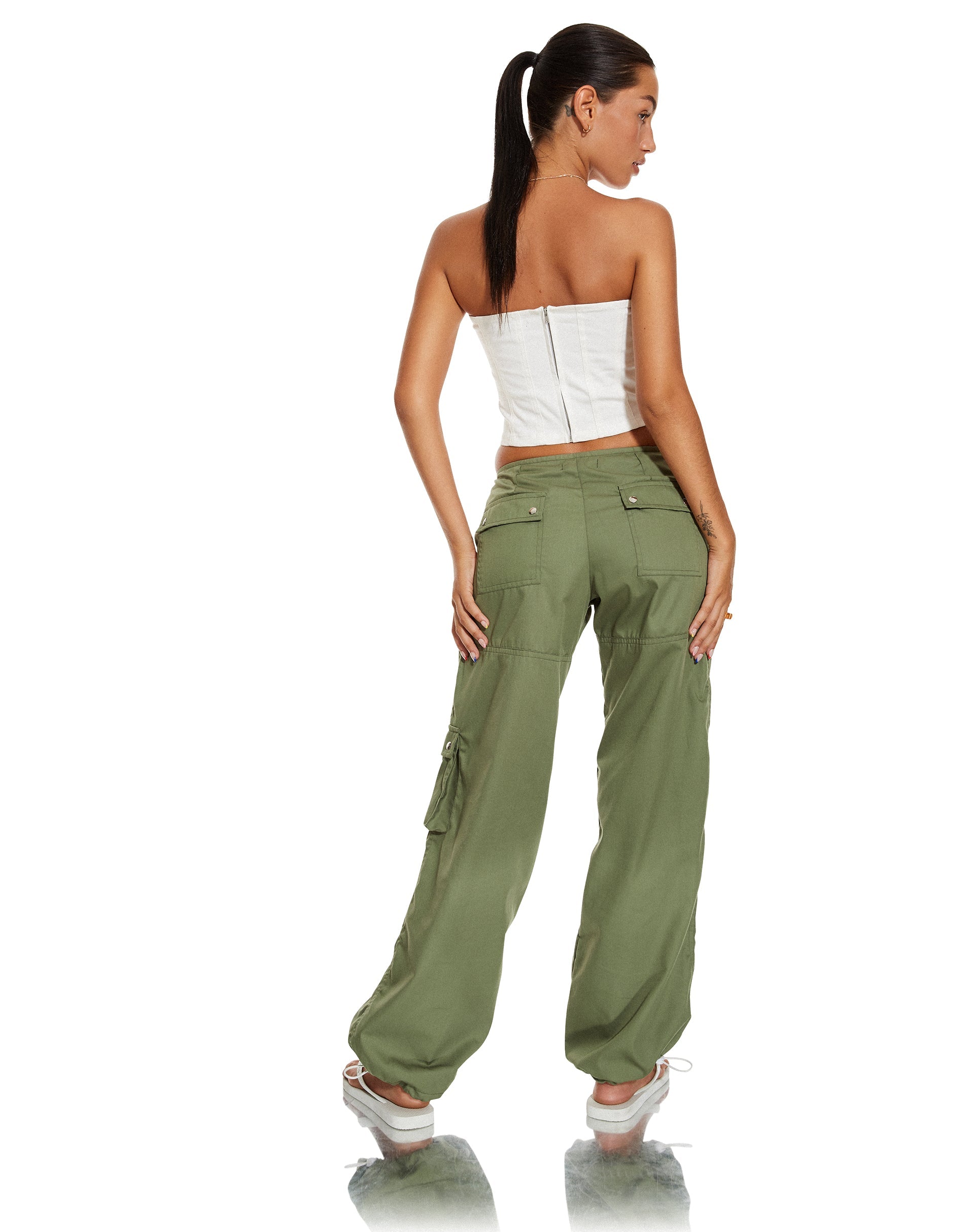 Abbildung der Xander Cargo-Hose aus Cotton Drill Olive