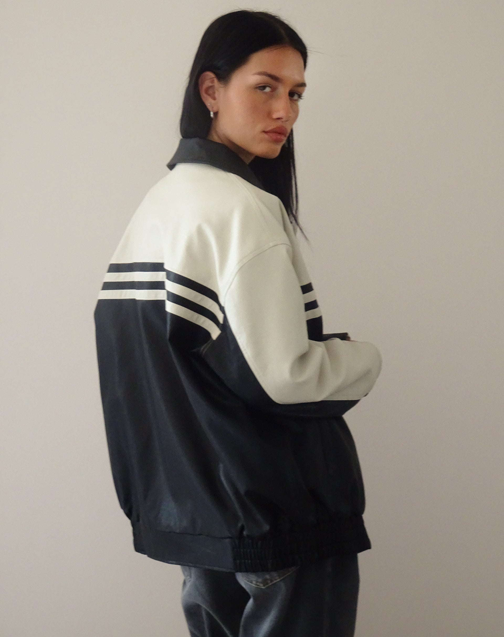 Image of Calista Jacke in PU Schwarz mit Elfenbein