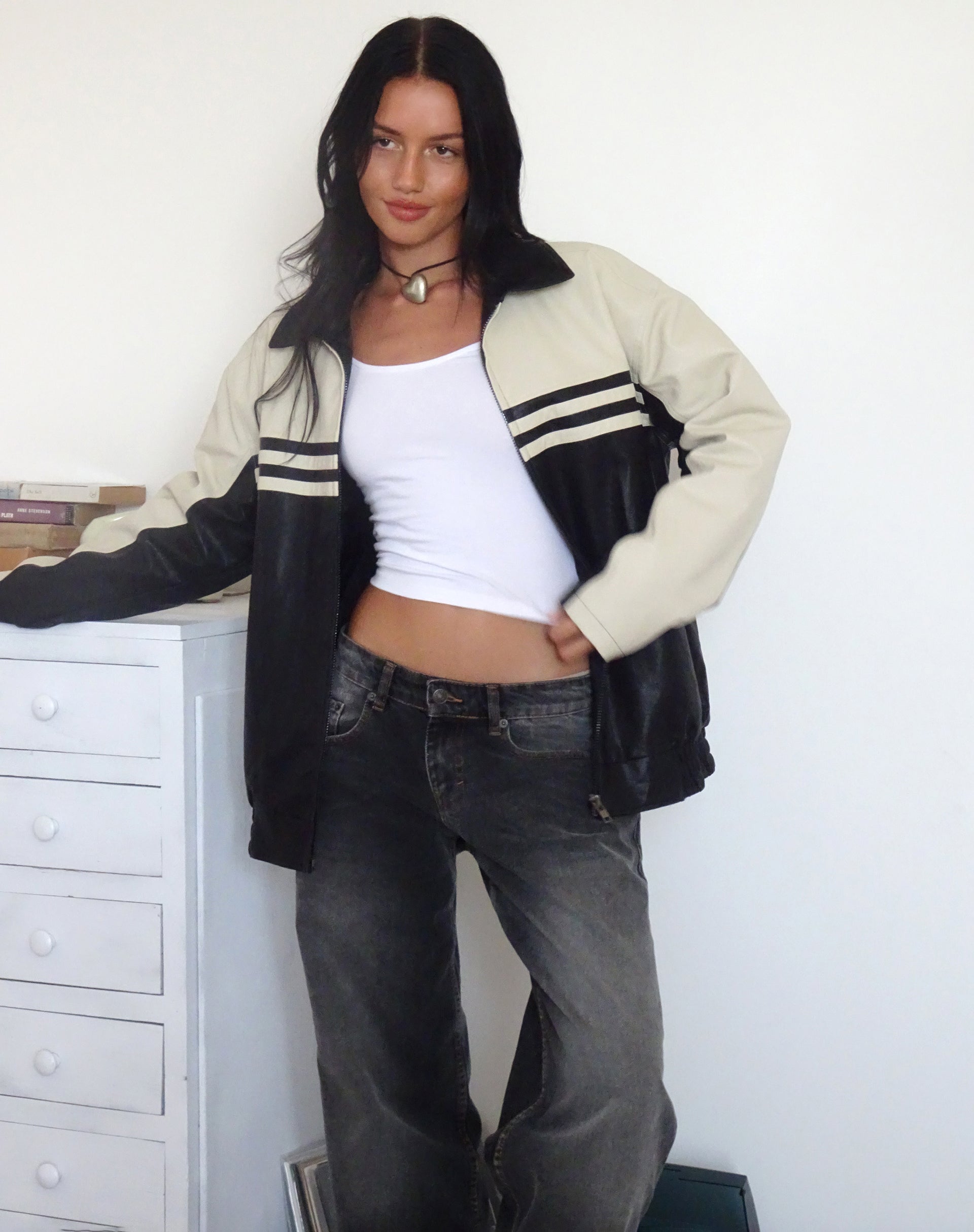 Image of Calista Jacke in PU Schwarz mit Elfenbein