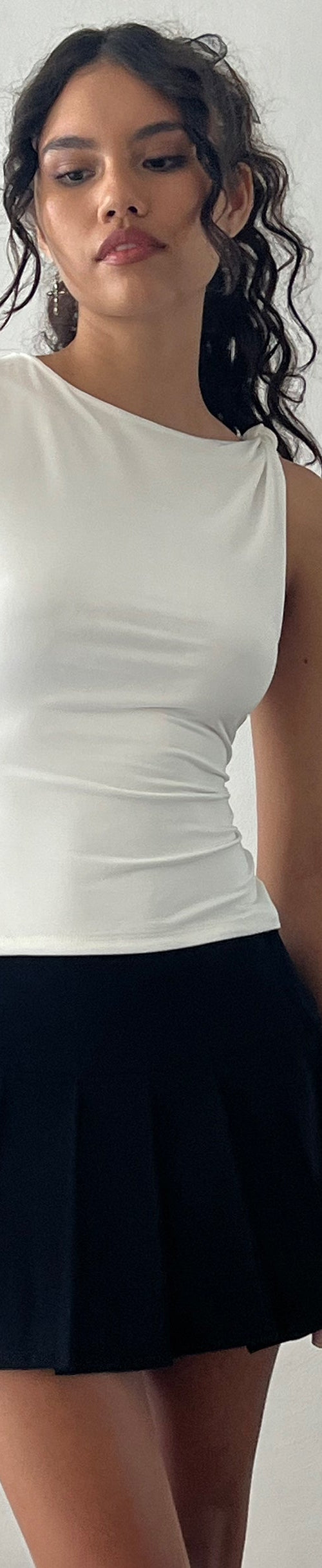Bild von Cambrie Asymmetrisches ärmelloses Top in Elfenbein