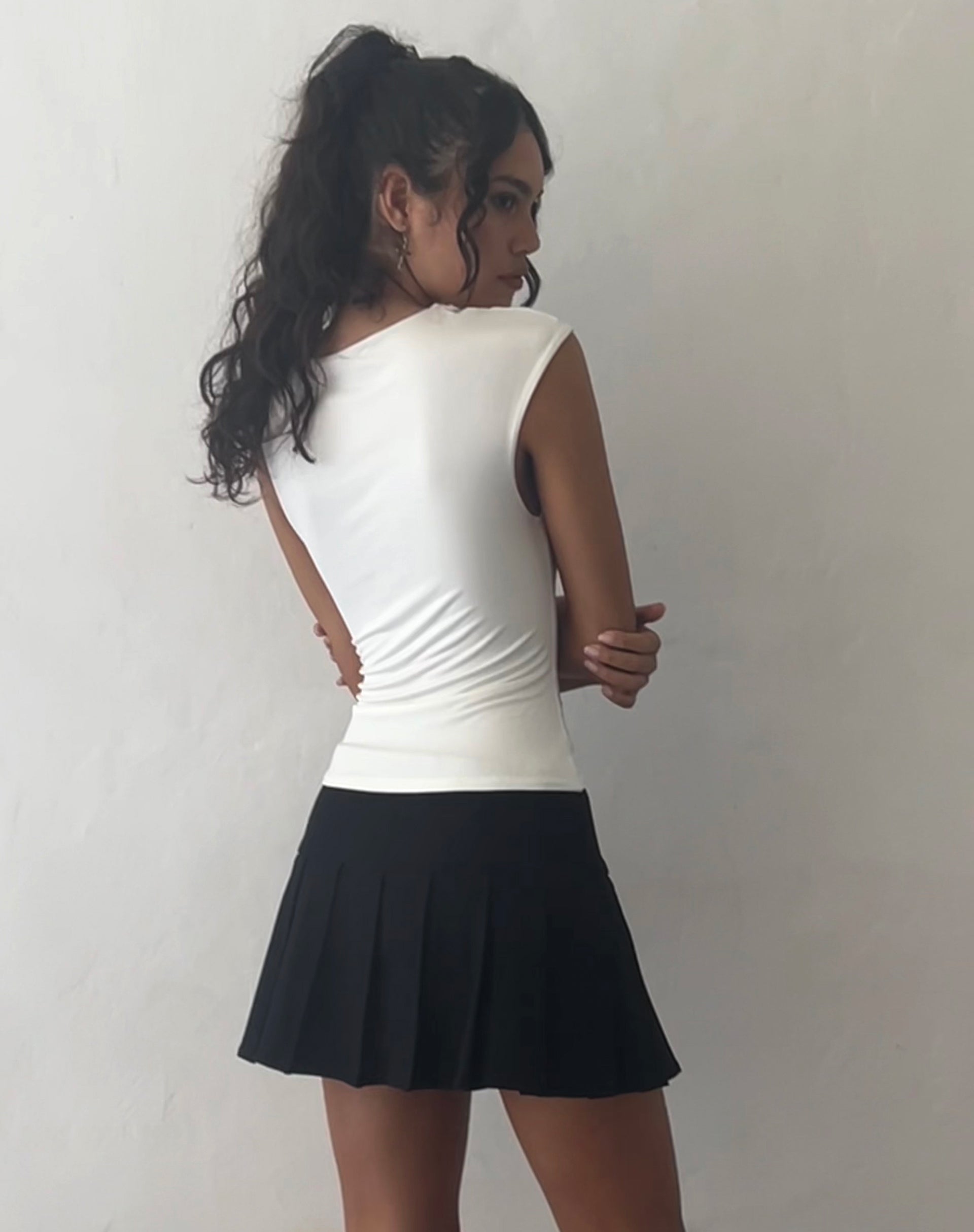 Bild von Cambrie Asymmetrisches ärmelloses Top in Elfenbein