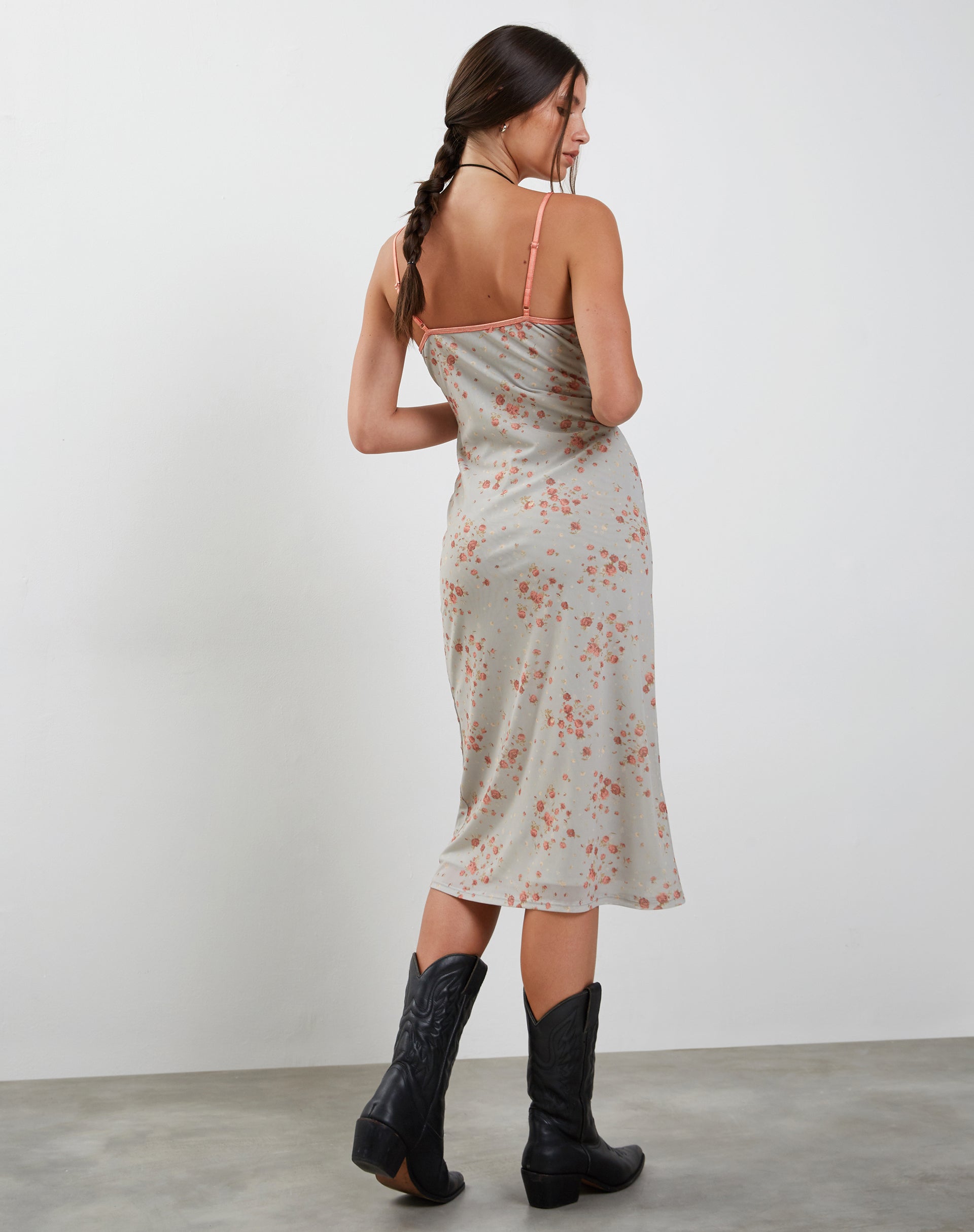 Bild von Camelia Mid Dress in Ditsy Rose Cluster