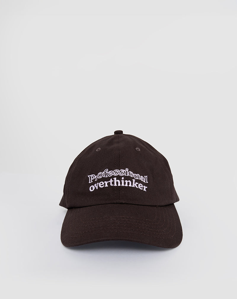 Mütze aus Bitterschokolade mit dem Slogan "Professional Overthinker