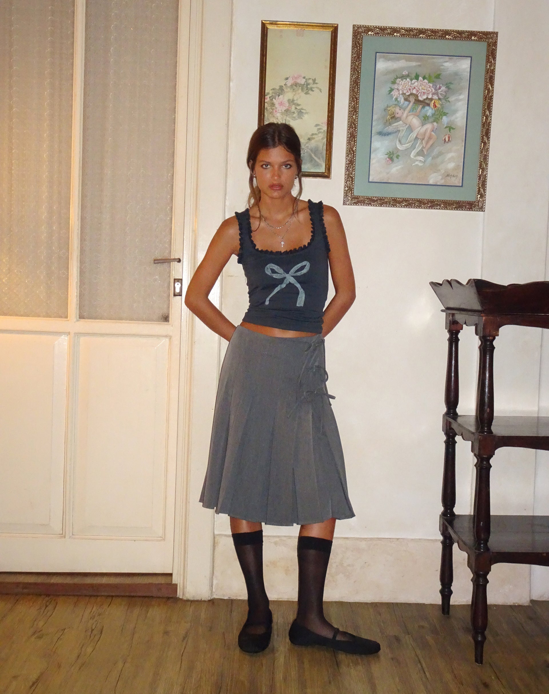 Bild von Carillo Spitze Trim Vest Top in Ocean Storm Bow Print