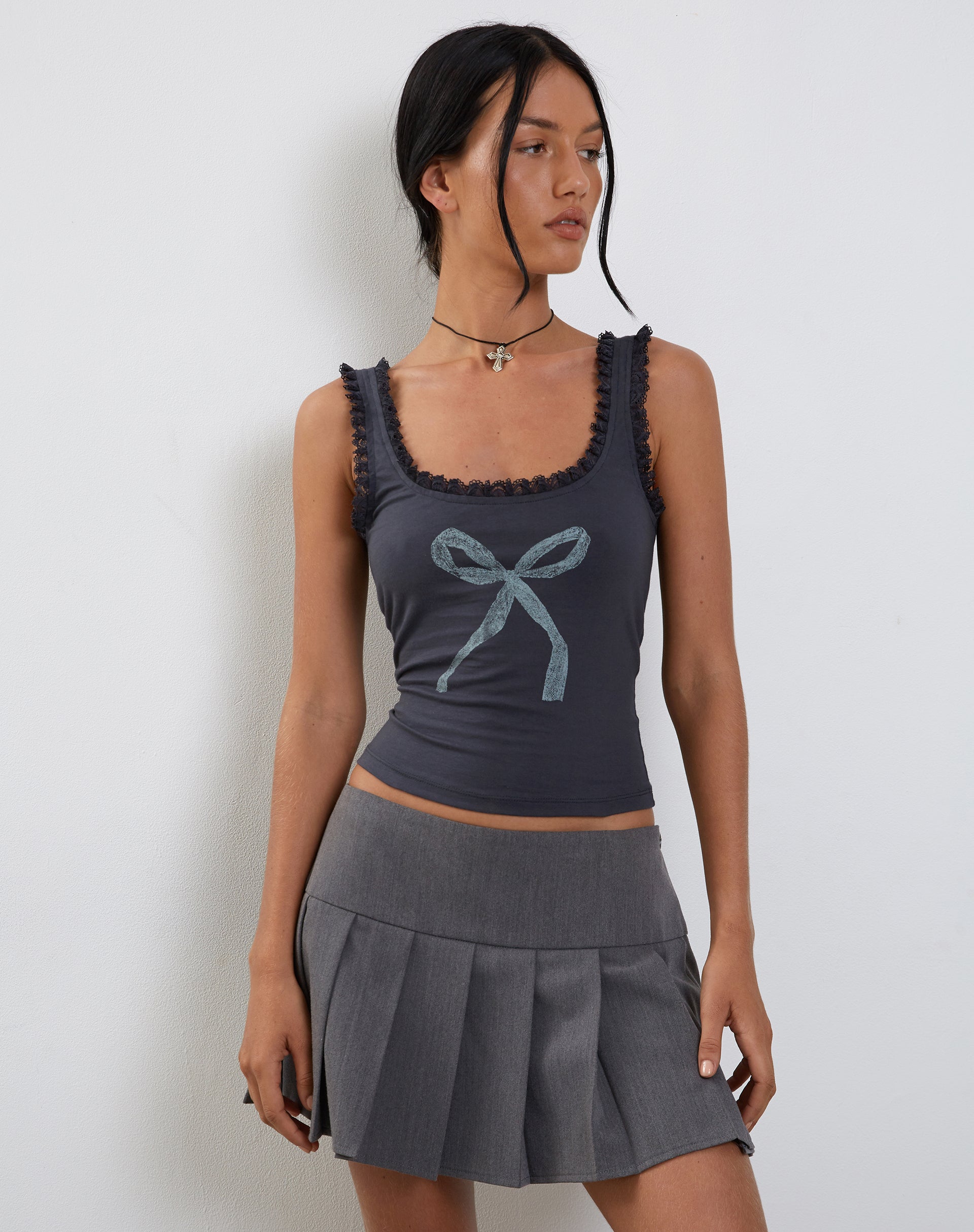 Bild von Carillo Spitze Trim Vest Top in Ocean Storm Bow Print