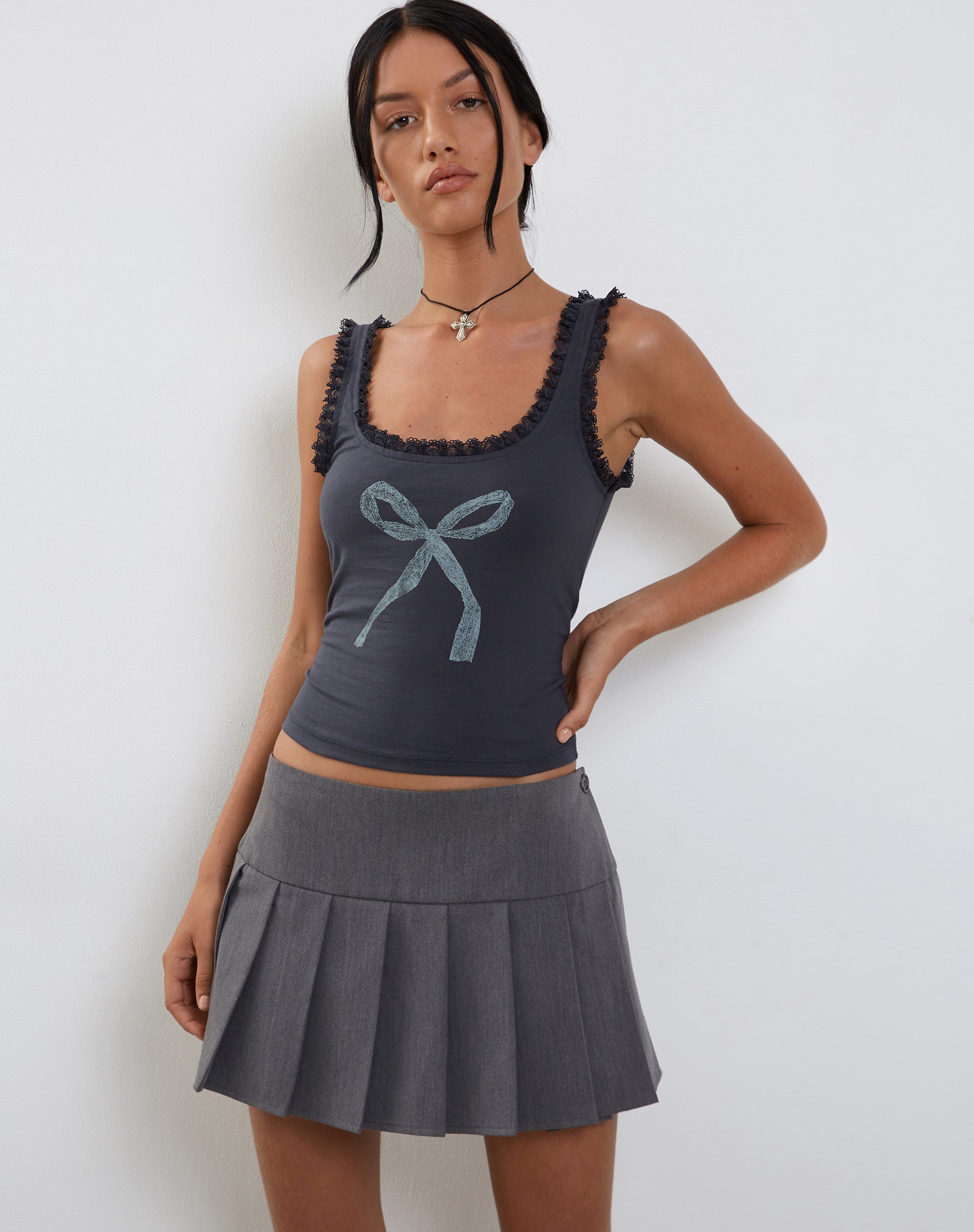 Bild von Carillo Spitze Trim Vest Top in Ocean Storm Bow Print