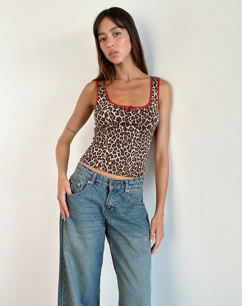 Carillo Vest Top in Rar Leopard Sandstorm mit rotem Saum