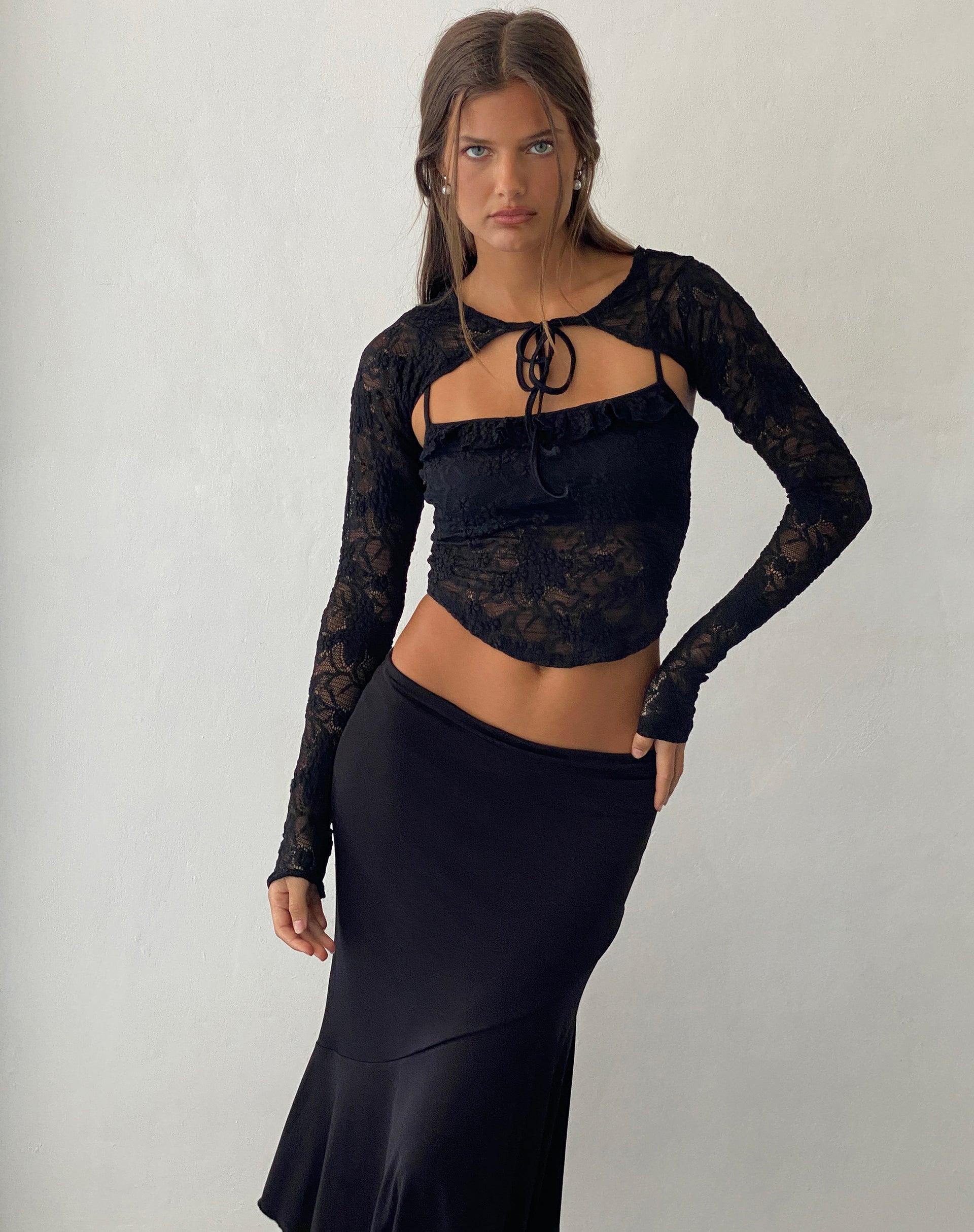 Bild von Carlina Cami und Shrug Set aus Spitze Schwarz