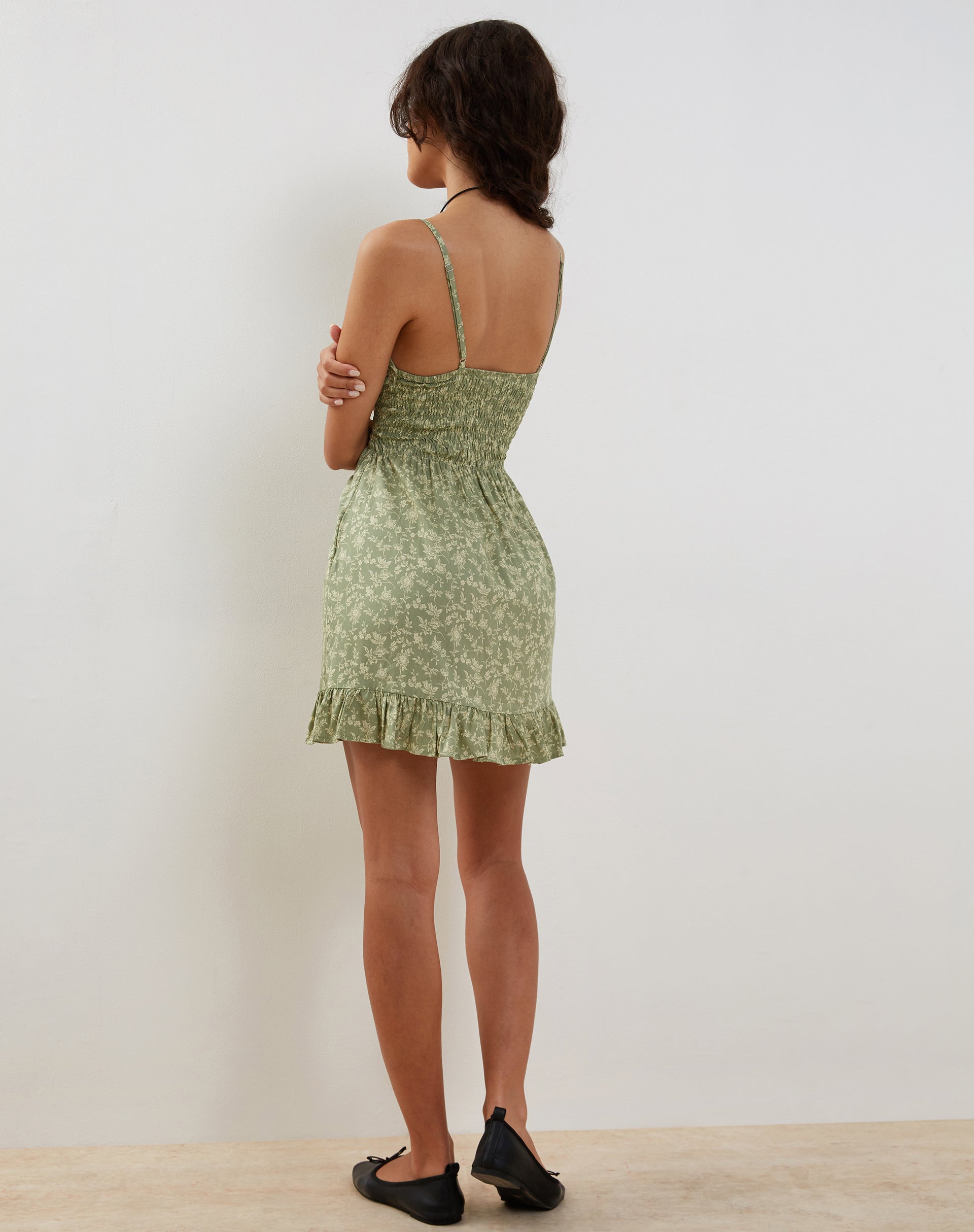 Image of Carole Minikleid in Ditsy Floral Grün