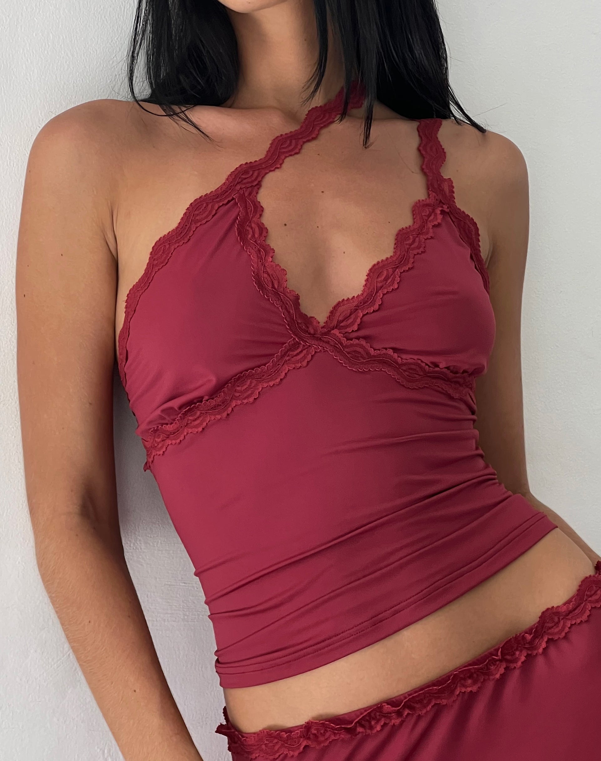 Bild von Carolina One Shoulder Top in Dark Cherry