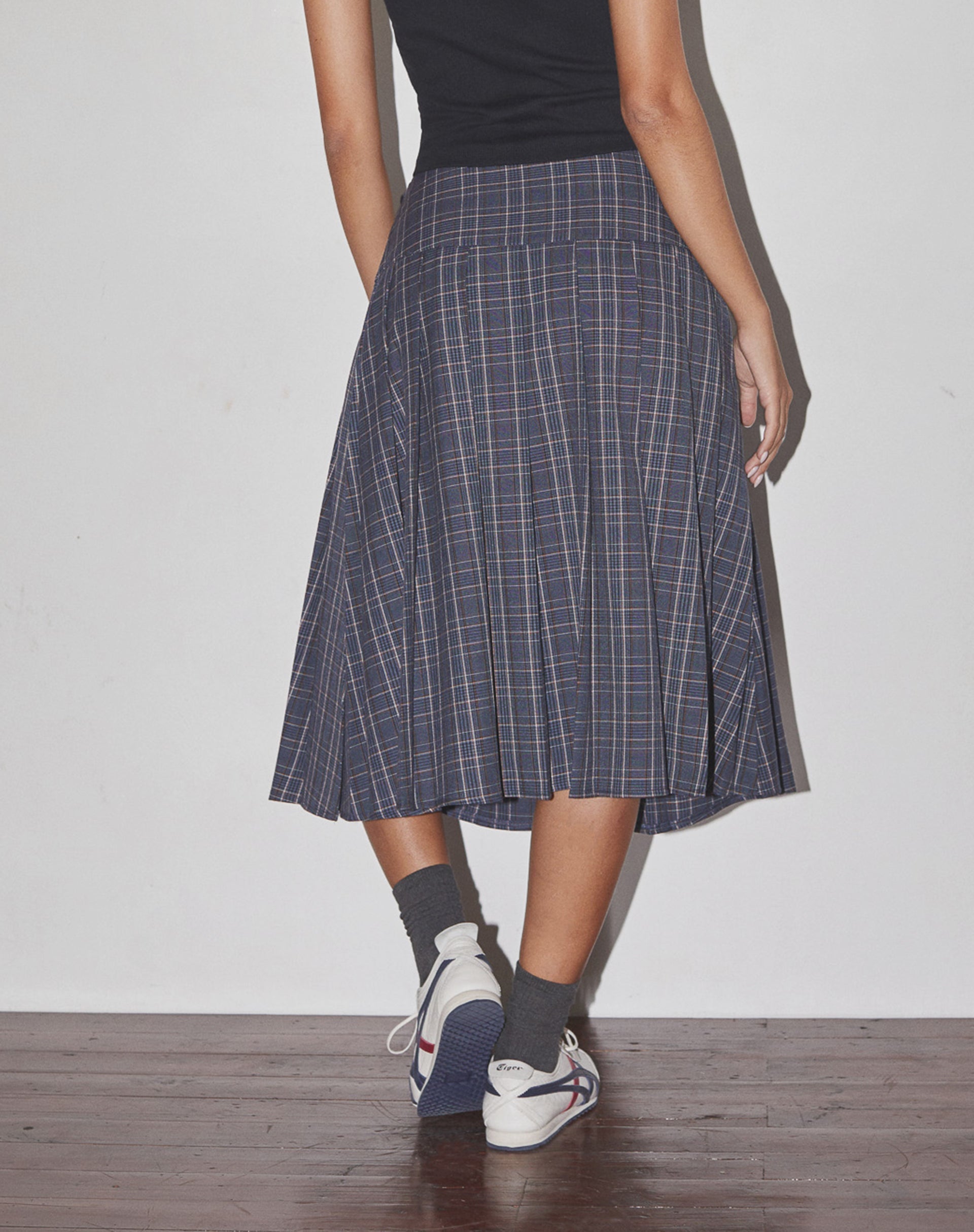Image of Catelyn Plissee-Midirock in Navy Karo