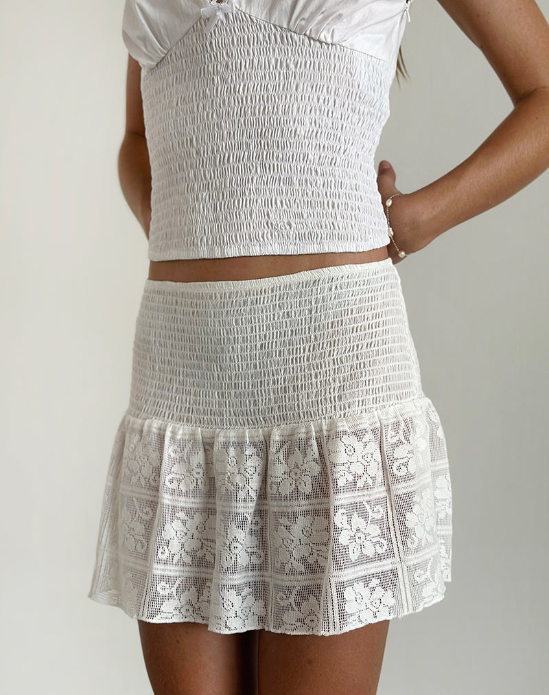 Bild von Cathyna Crochet Shirred Mini Skirt aus Popeline Weiß
