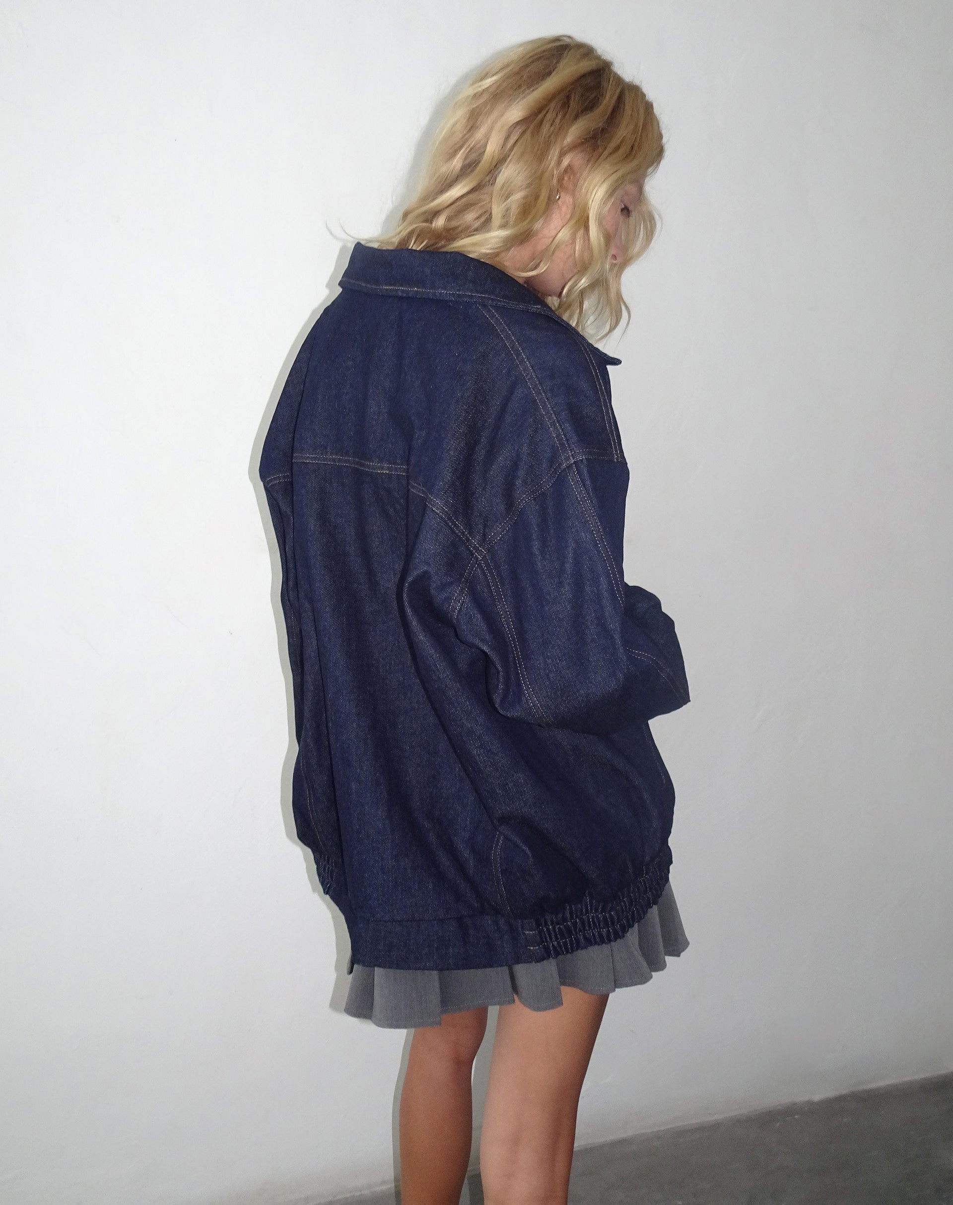 Abbildung der Cavita Jacke in Indigo Denim