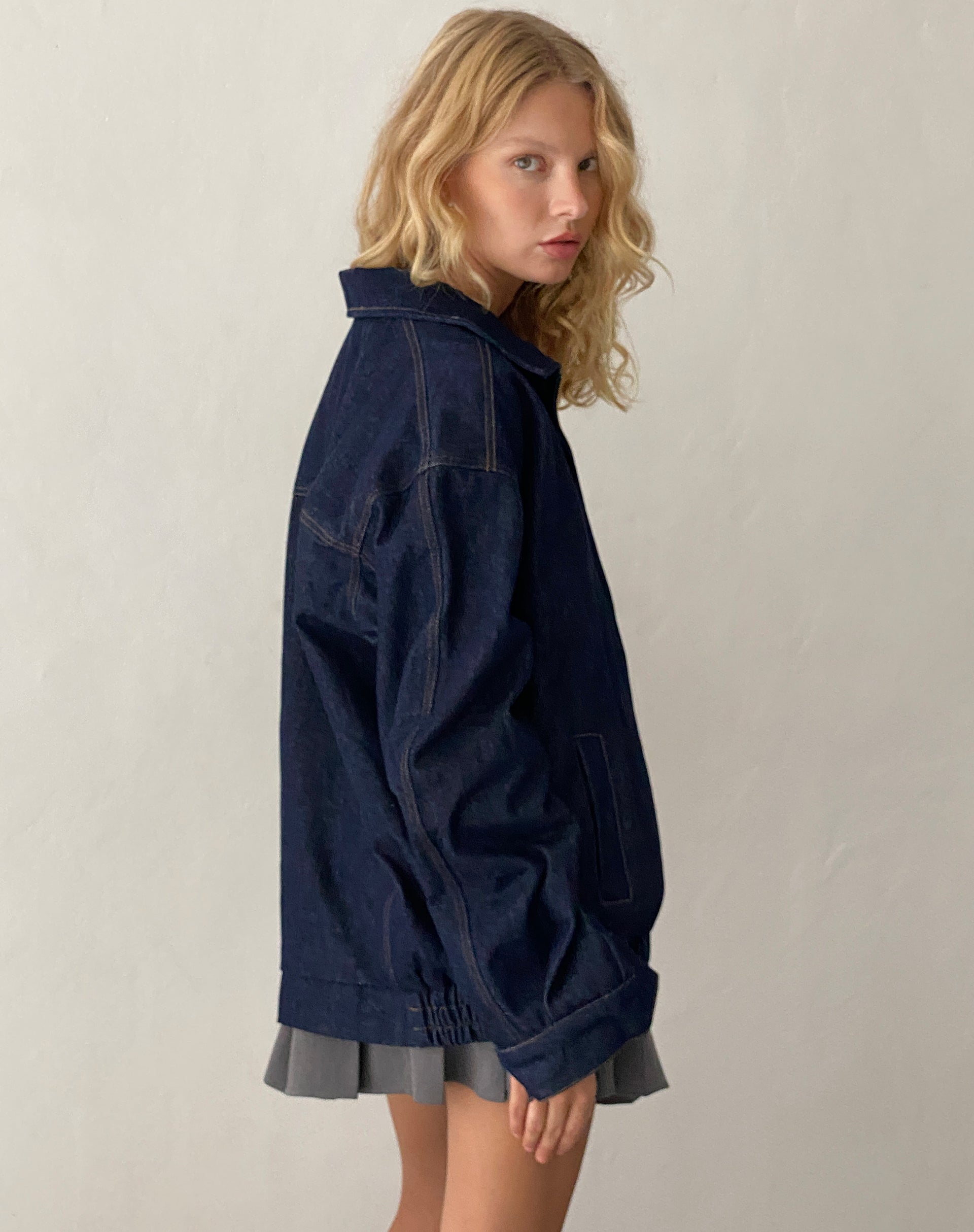 Abbildung der Cavita Jacke in Indigo Denim