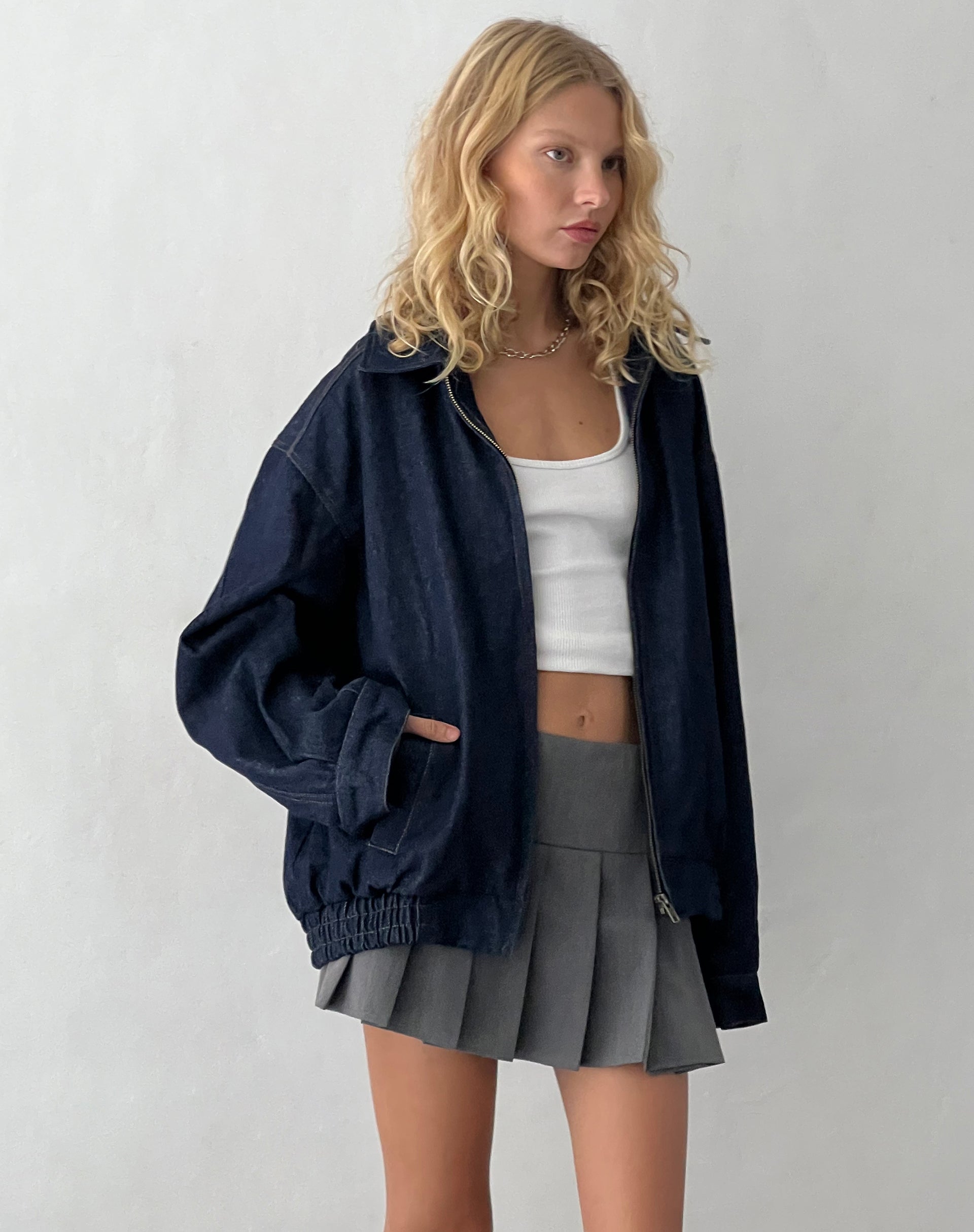 Abbildung der Cavita Jacke in Indigo Denim