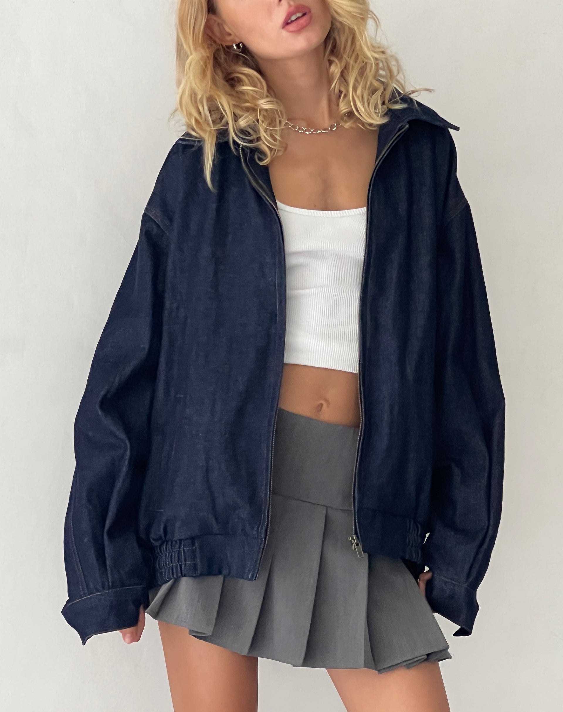 Abbildung der Cavita Jacke in Indigo Denim
