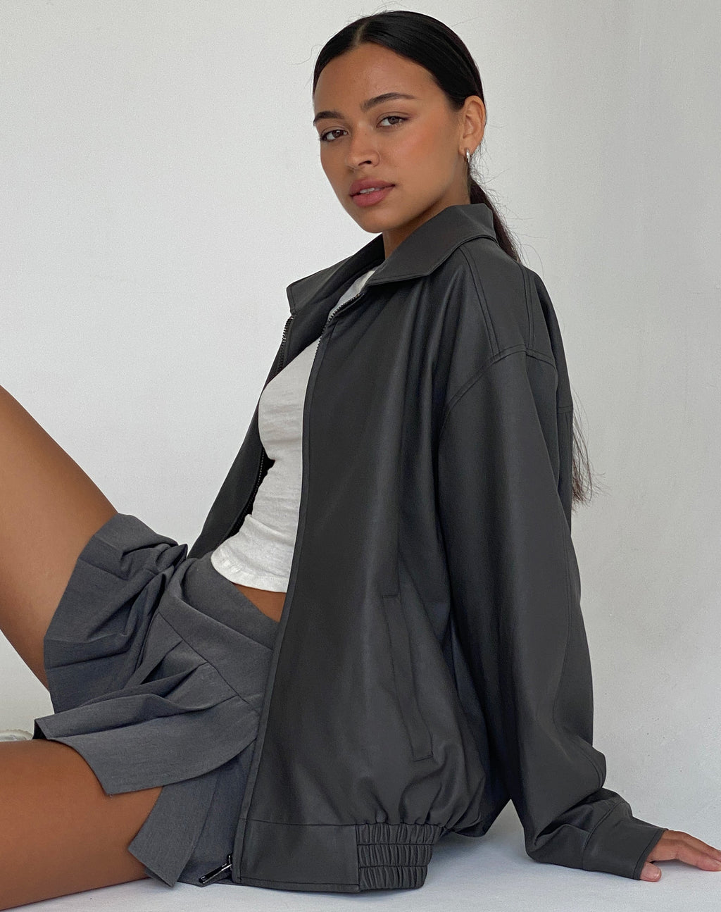 Cavita PU Jacke in Grau mit schwarzer Steppnaht