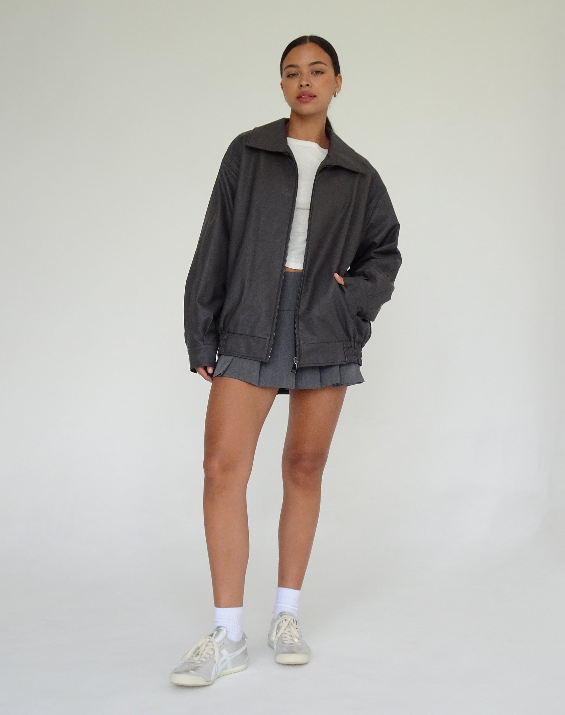 Image of Cavita PU Jacke in Grau mit schwarzer Steppnaht