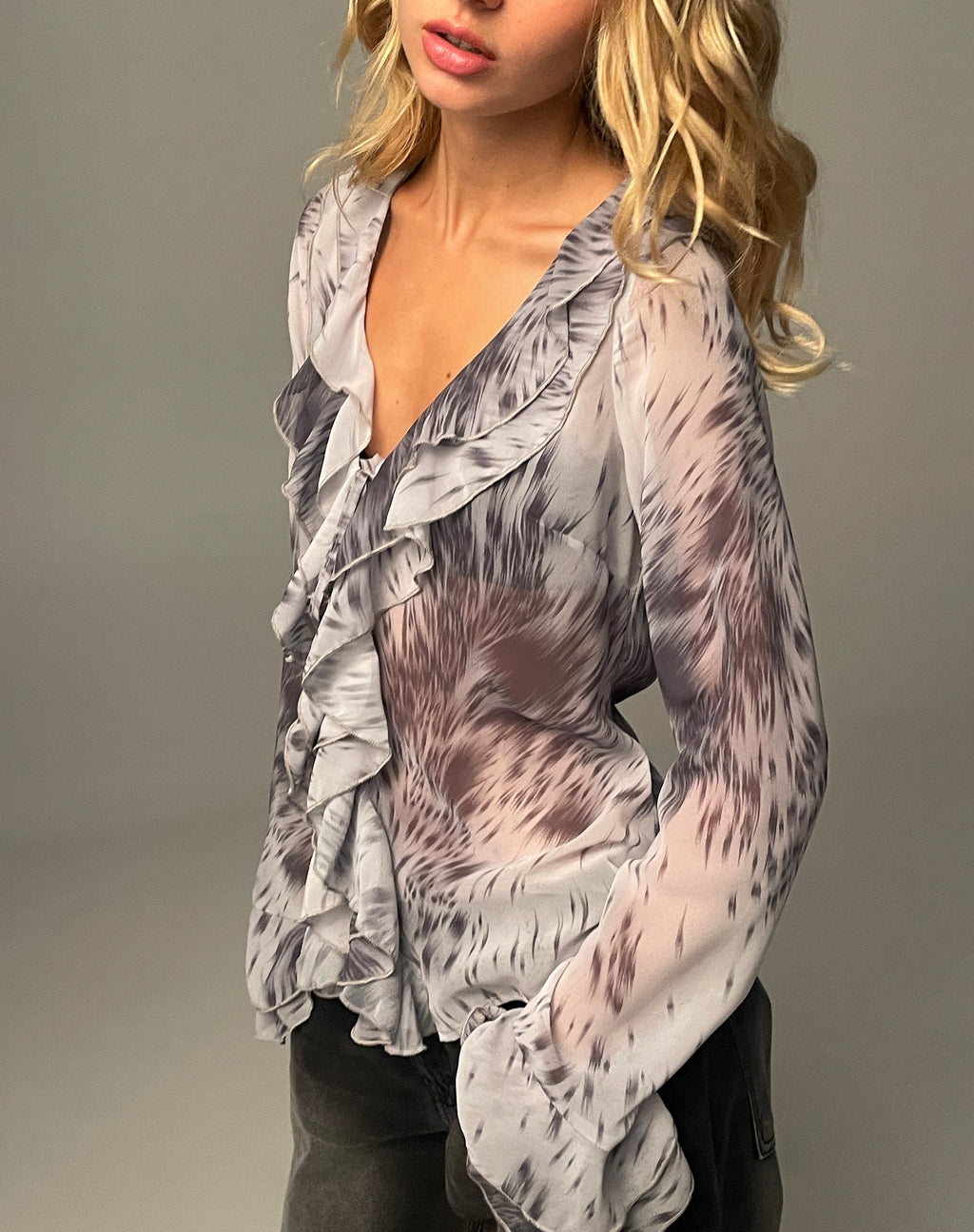 Cecelia Bluse mit Rüschenbesatz aus verzerrtem Tierprint