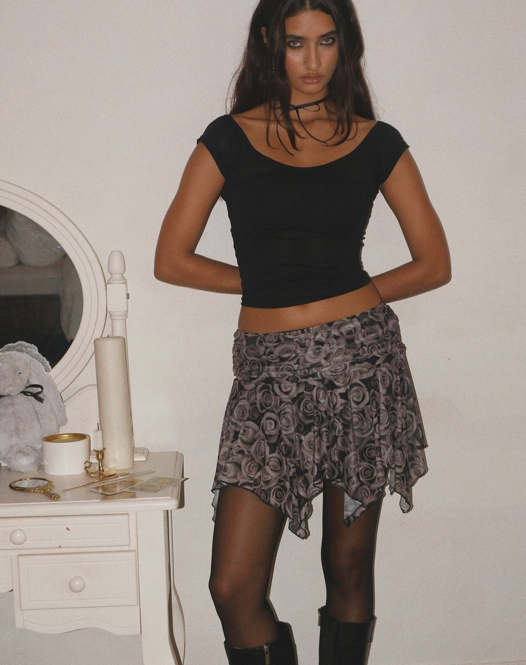 Charya Schulternahes Top in Schwarz
