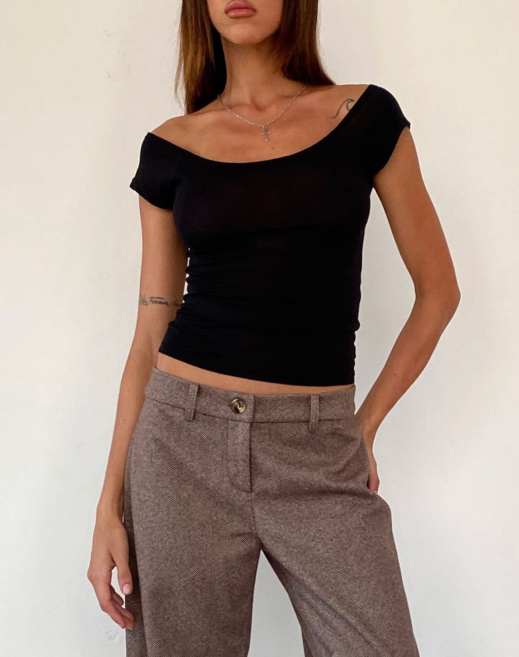 Charya Schulternahes Top in Schwarz