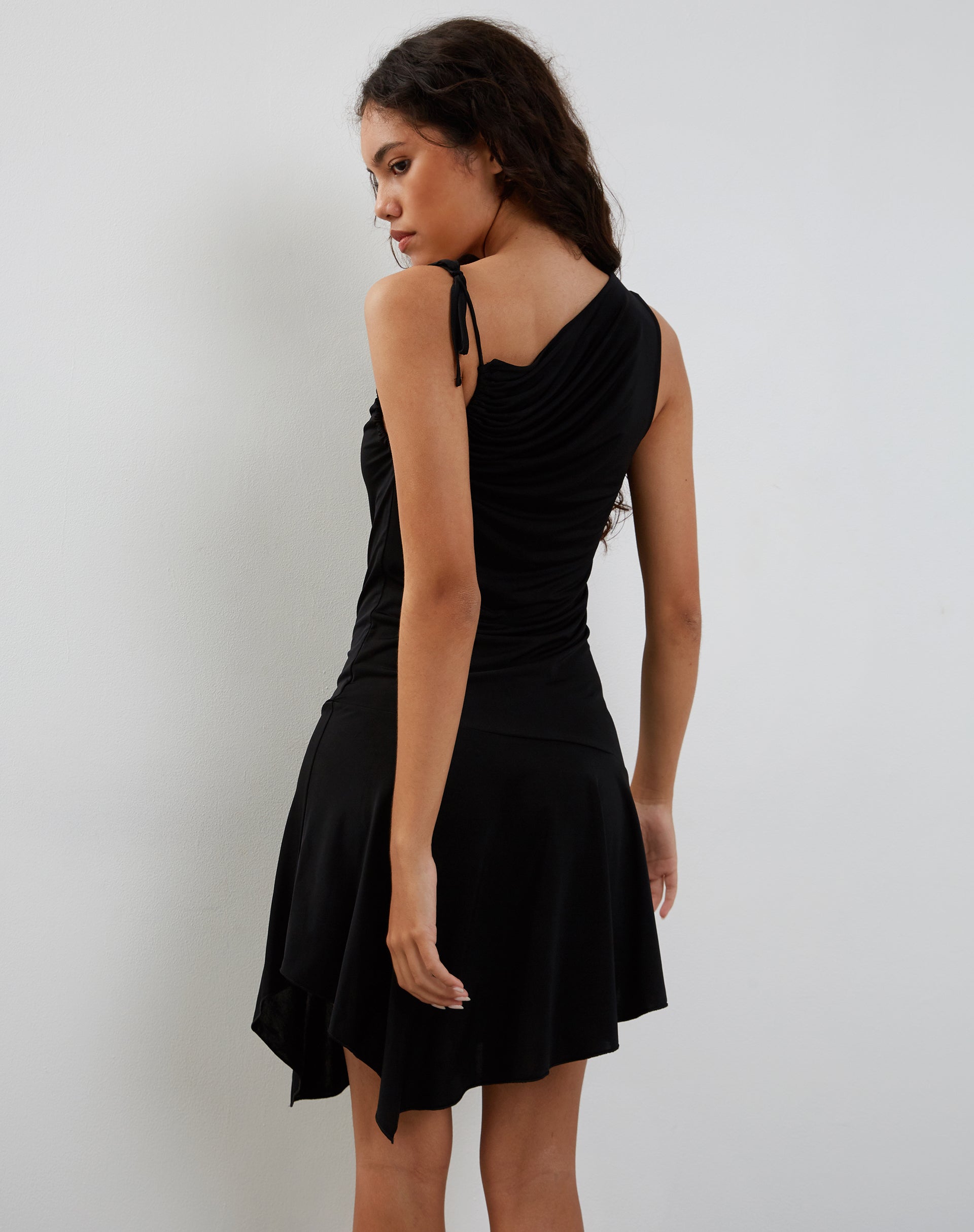 Bild von Chaya Slinky Minikleid in Schwarz
