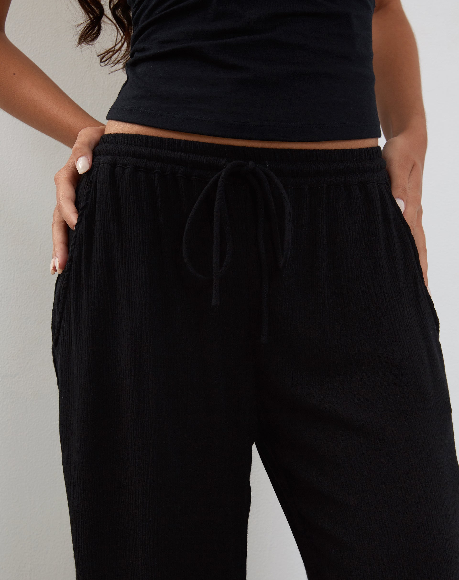 Abbildung der Cisa Wide Leg Trouser in Crinkle Black