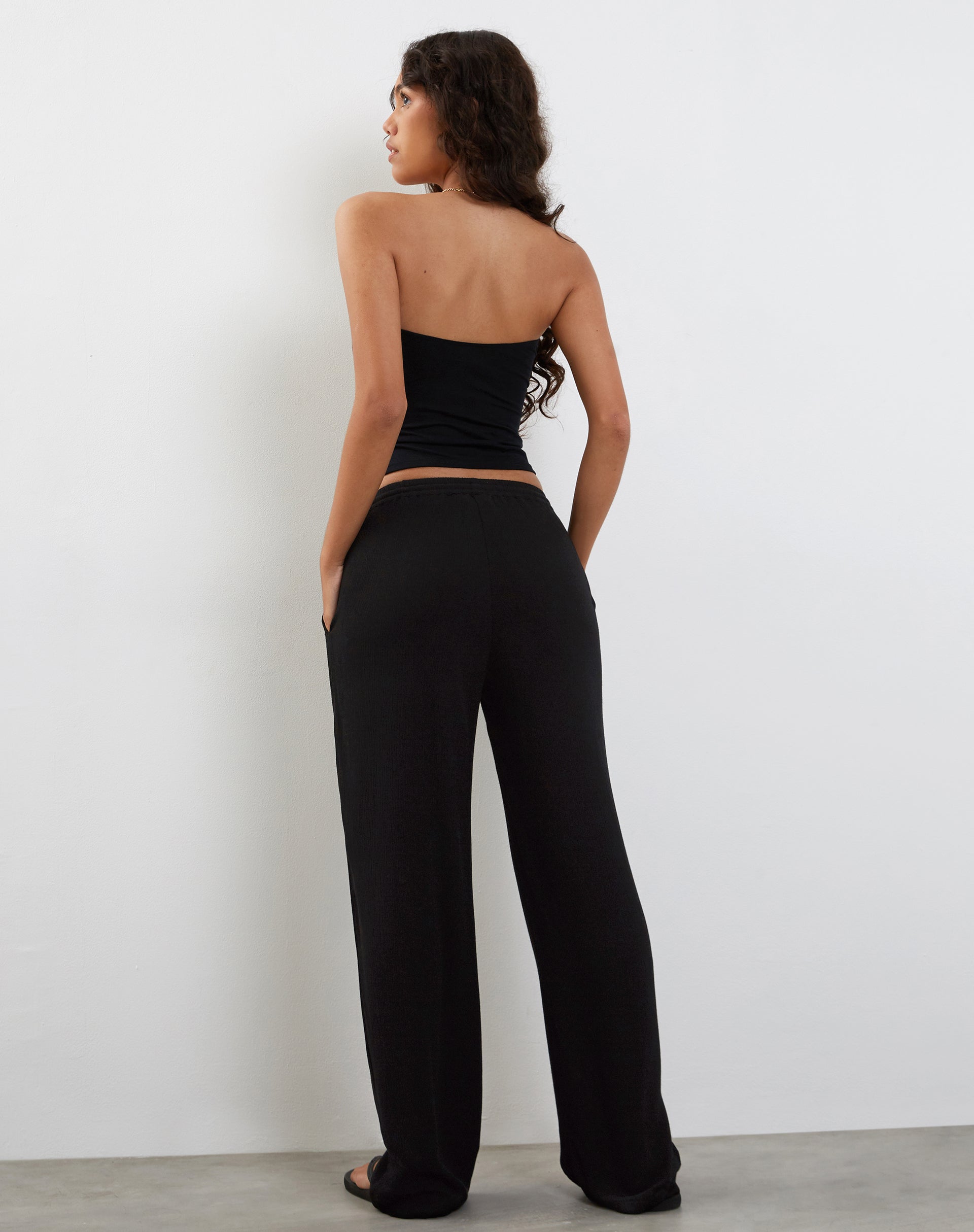 Abbildung der Cisa Wide Leg Trouser in Crinkle Black