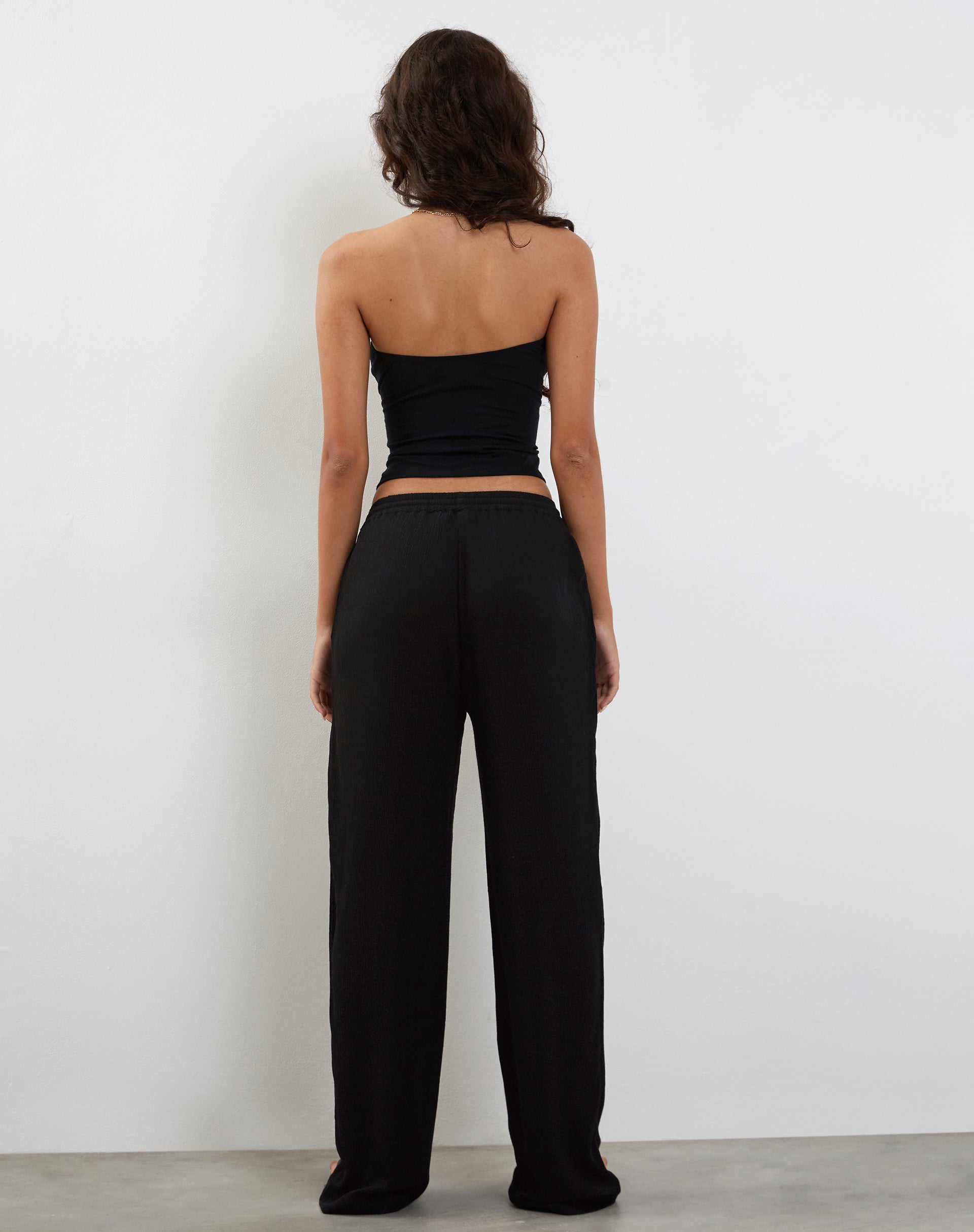 Abbildung der Cisa Wide Leg Trouser in Crinkle Black