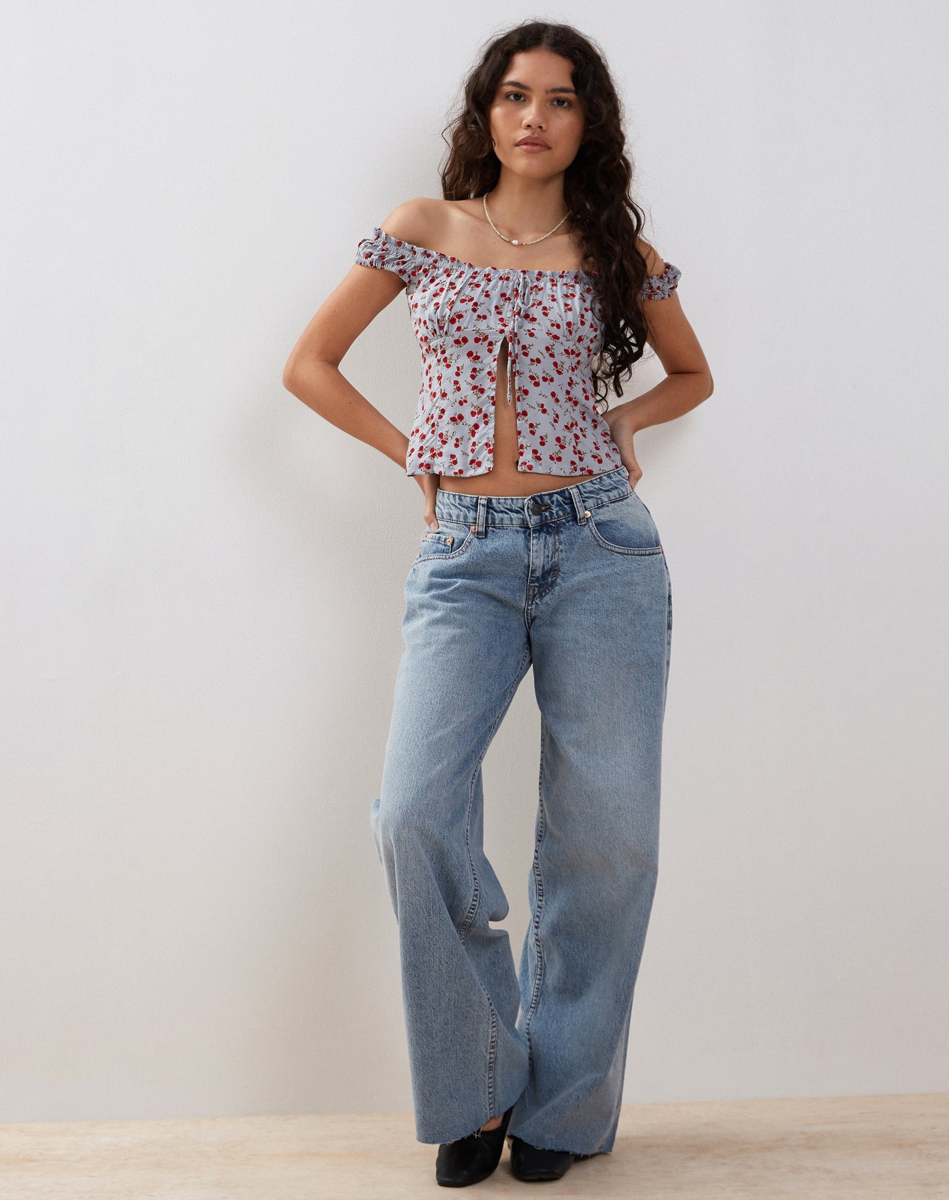 Bild von Citra Bardot Rüschen Top in Blau Floral Ditsy