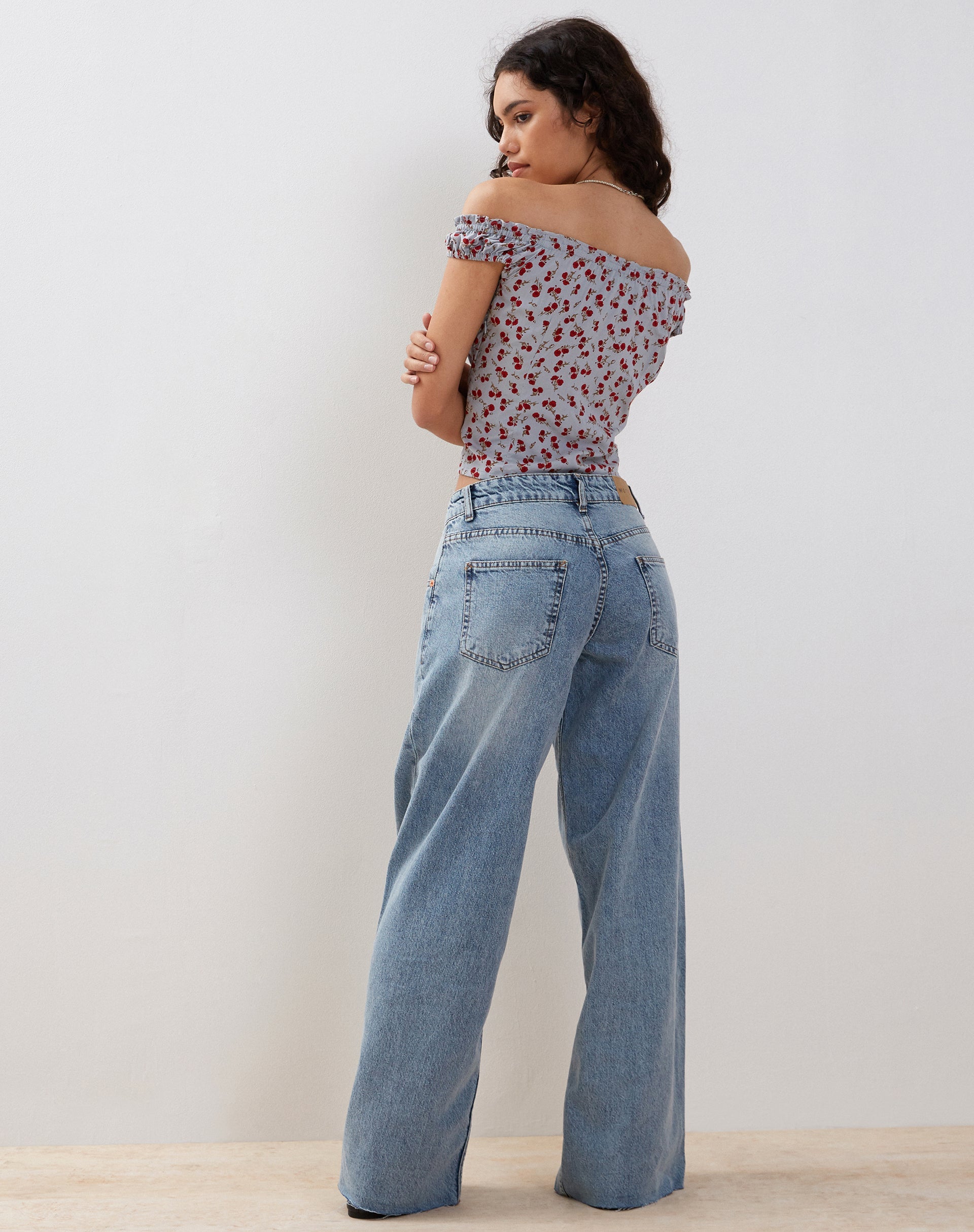 Bild von Citra Bardot Rüschen Top in Blau Floral Ditsy