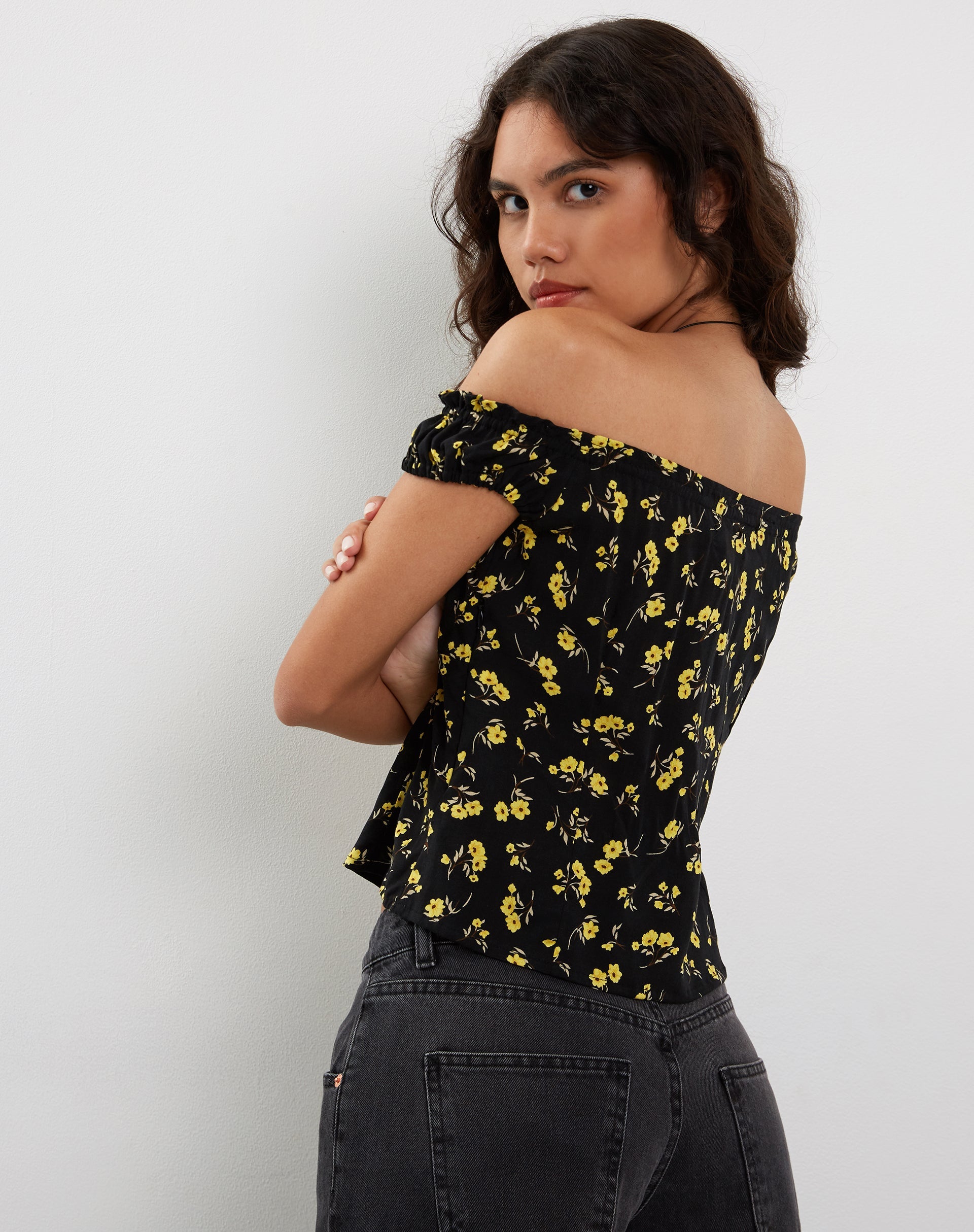 Image of Citra Bardot Rüschen Top in Butterblume Schwarz Gelb