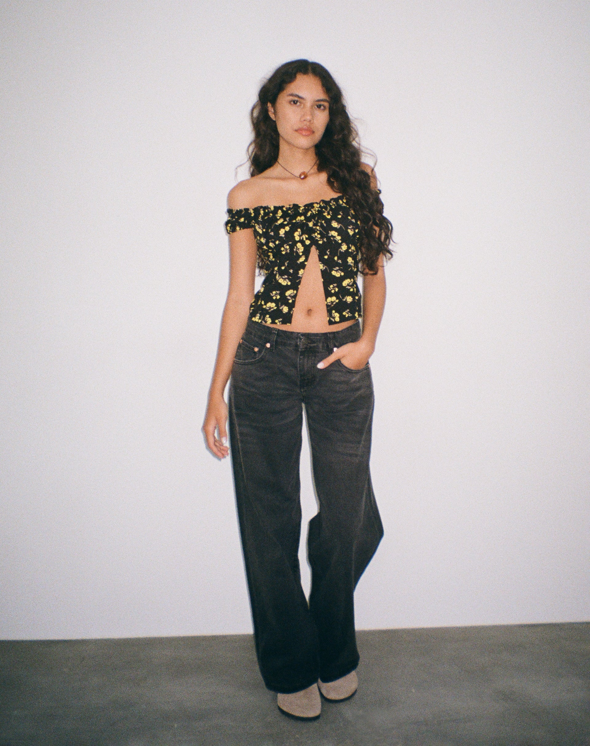 Image of Citra Bardot Rüschen Top in Butterblume Schwarz Gelb