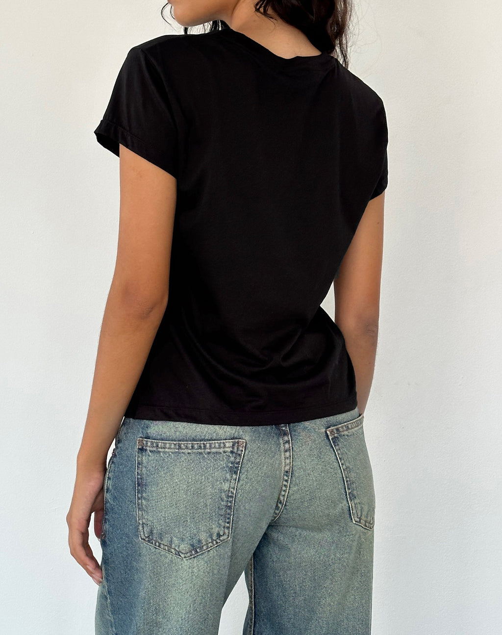 Clio Baggy Tee aus schwarzem Tissue-Jersey