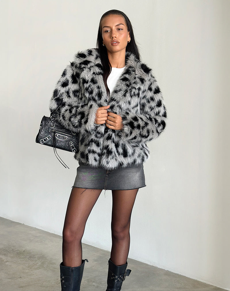 Joji Gekürzte Jacke aus Kunstfell in Grau Leopard