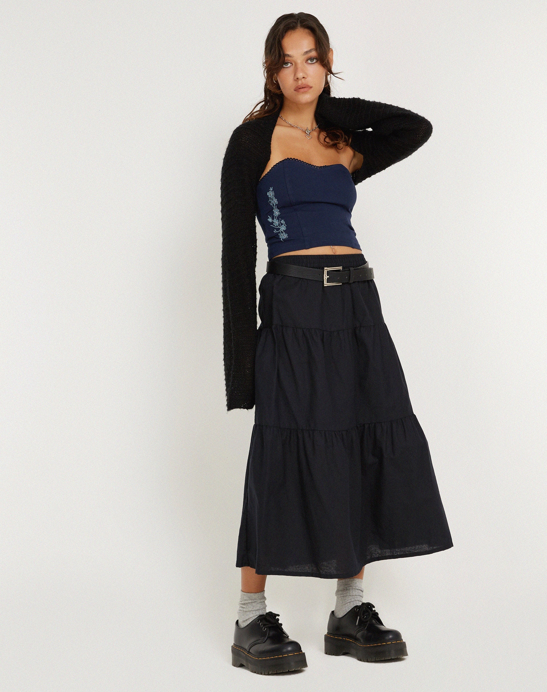 image of Clyde Besticktes Bandeu Oberteil in Navy Blume Schmetterling Emb