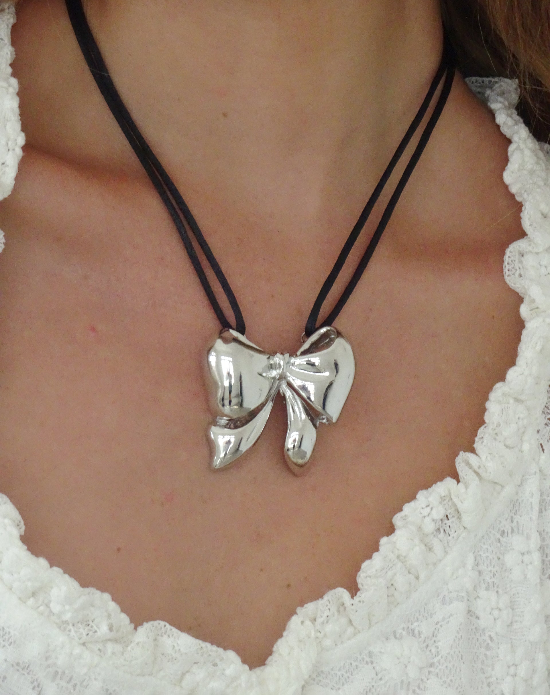 Bild von Colette Cord Big Bow Halskette von Gemini Jewels