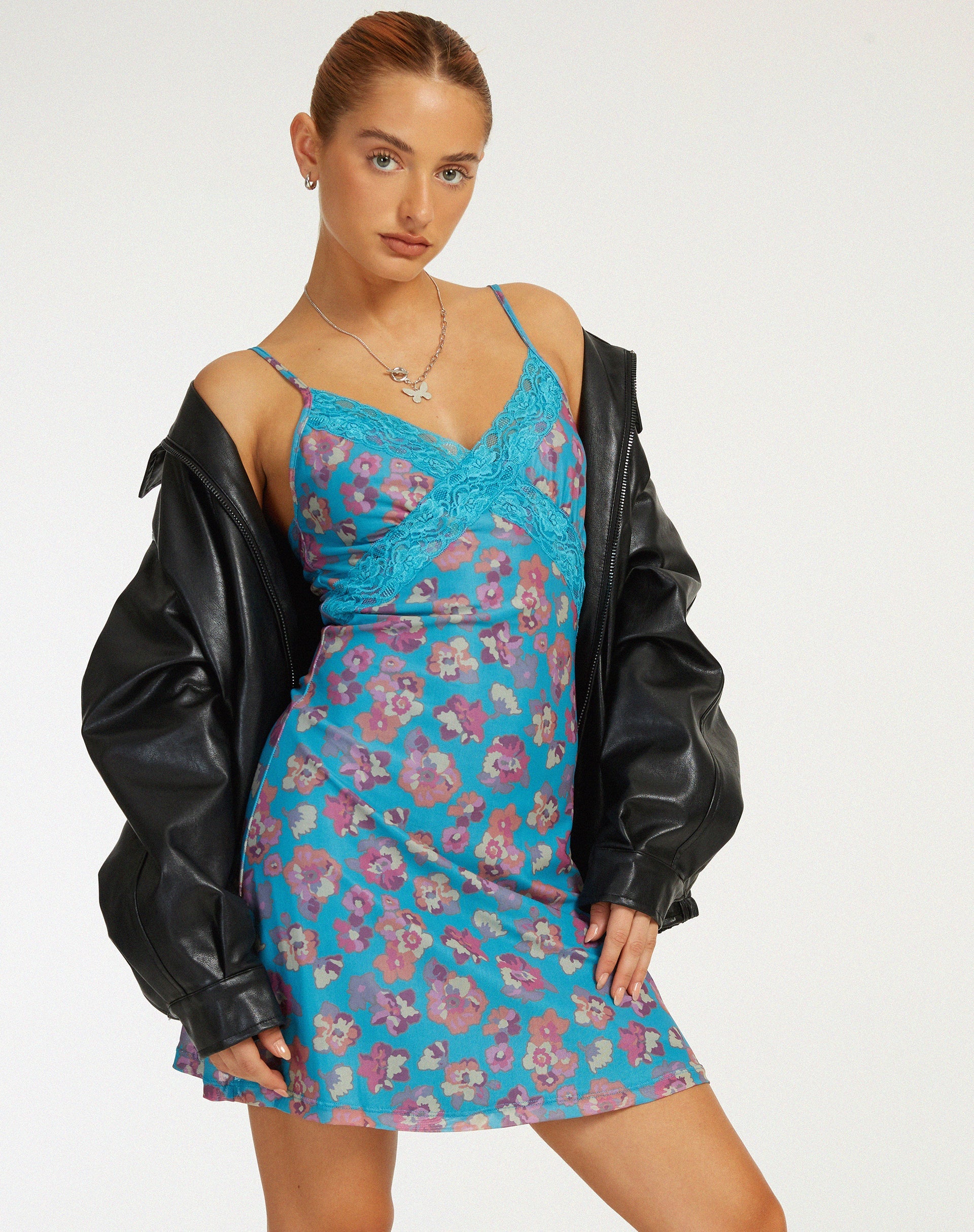 Bild von Coline Bedrucktes Minikleid in Blau mit Kontrastblumen