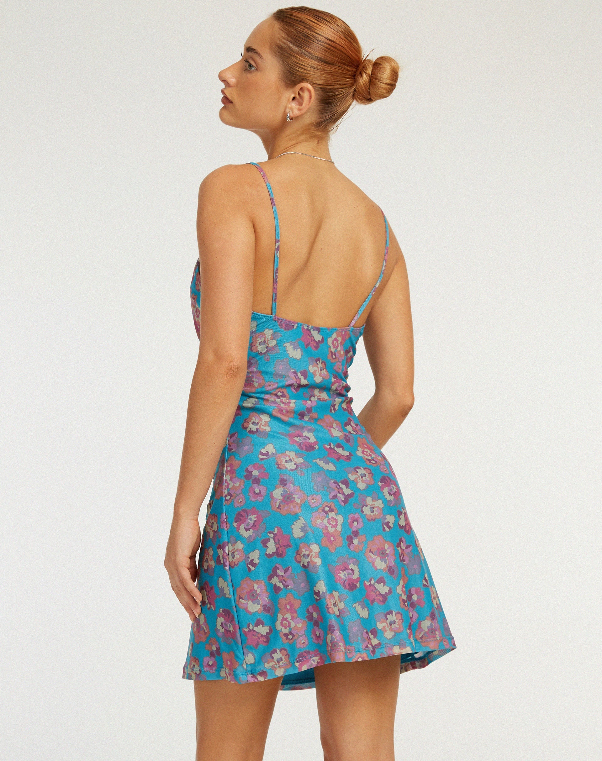 Bild von Coline Bedrucktes Minikleid in Blau mit Kontrastblumen