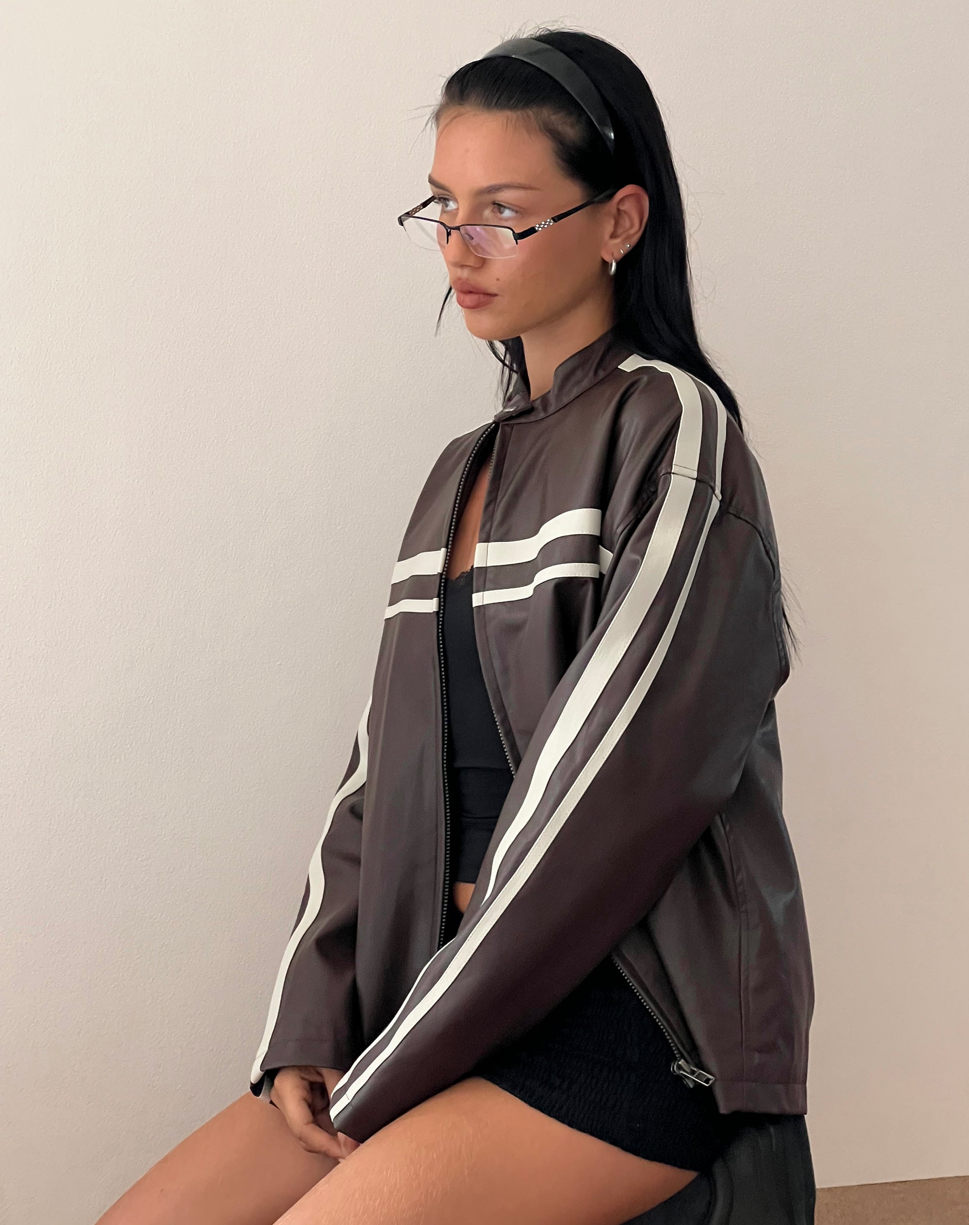 Bild von Colton Jacke in PU Schokolade mit Elfenbein Streifen