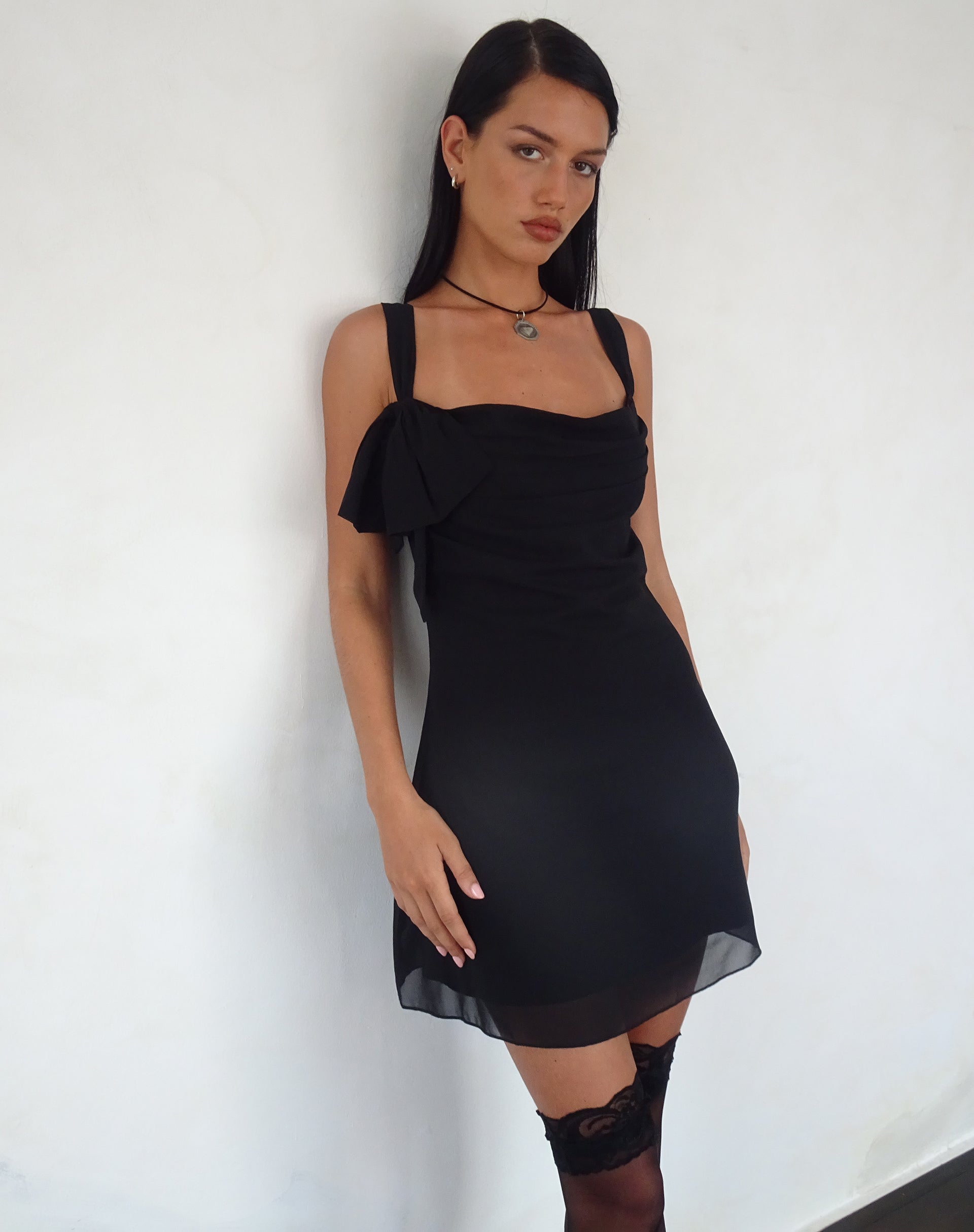 Image of Coraline Schleife Minikleid aus schwarzem Chiffon