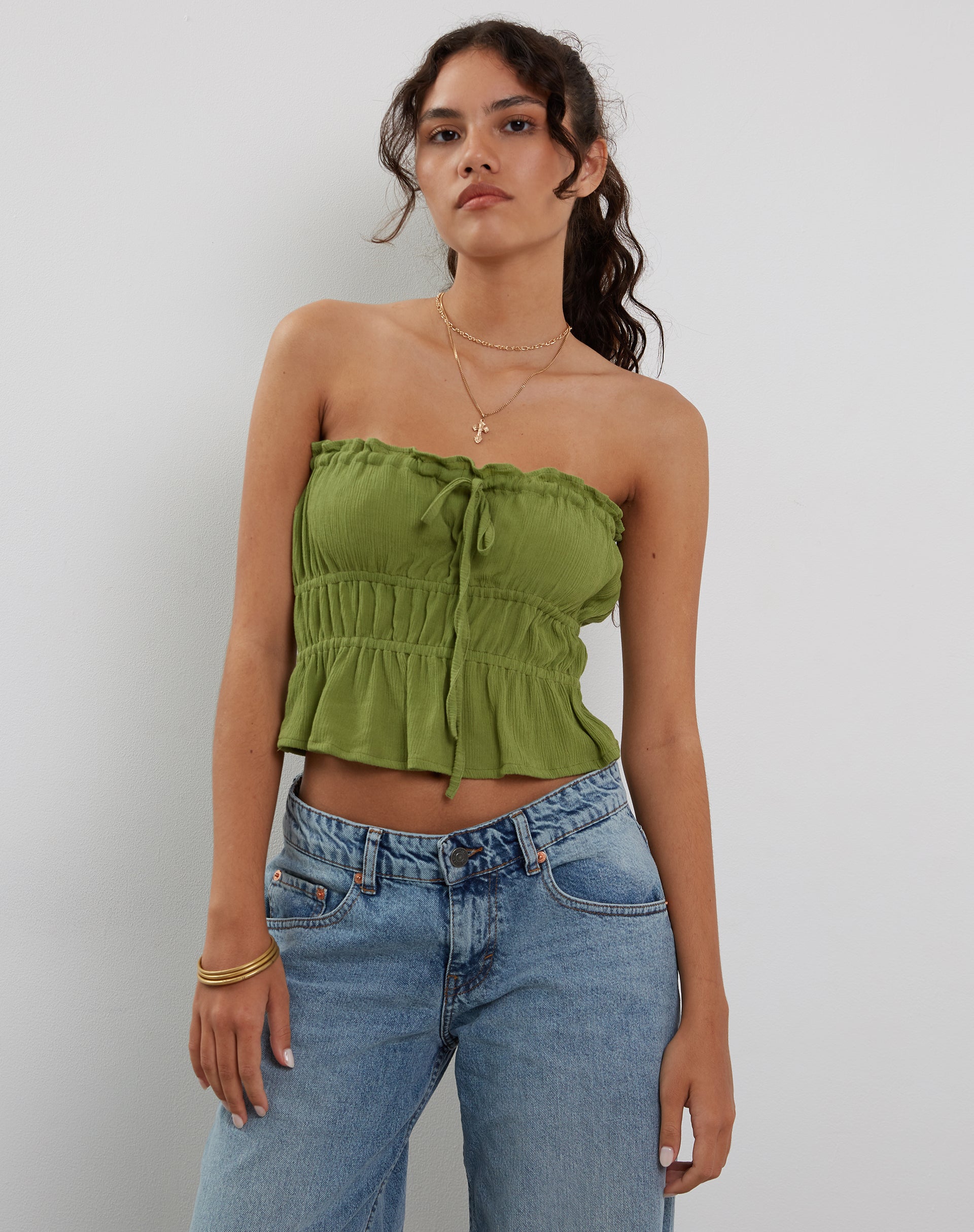 Image of Cove Bandeau-Top in Crinkle Grün Sweet Pea