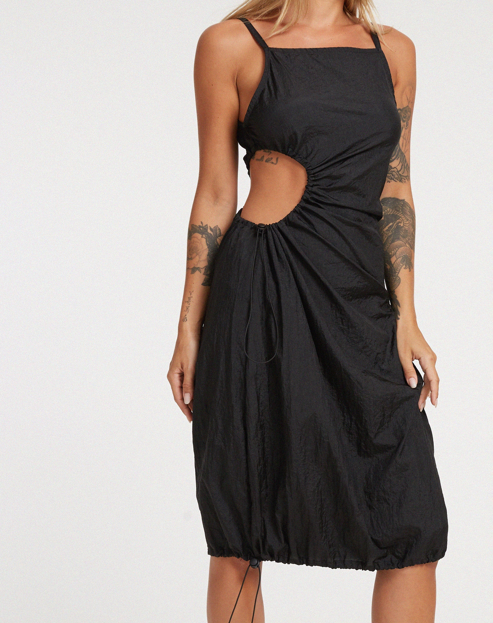 Abbildung von Daichi Midikleid in Parachute Black