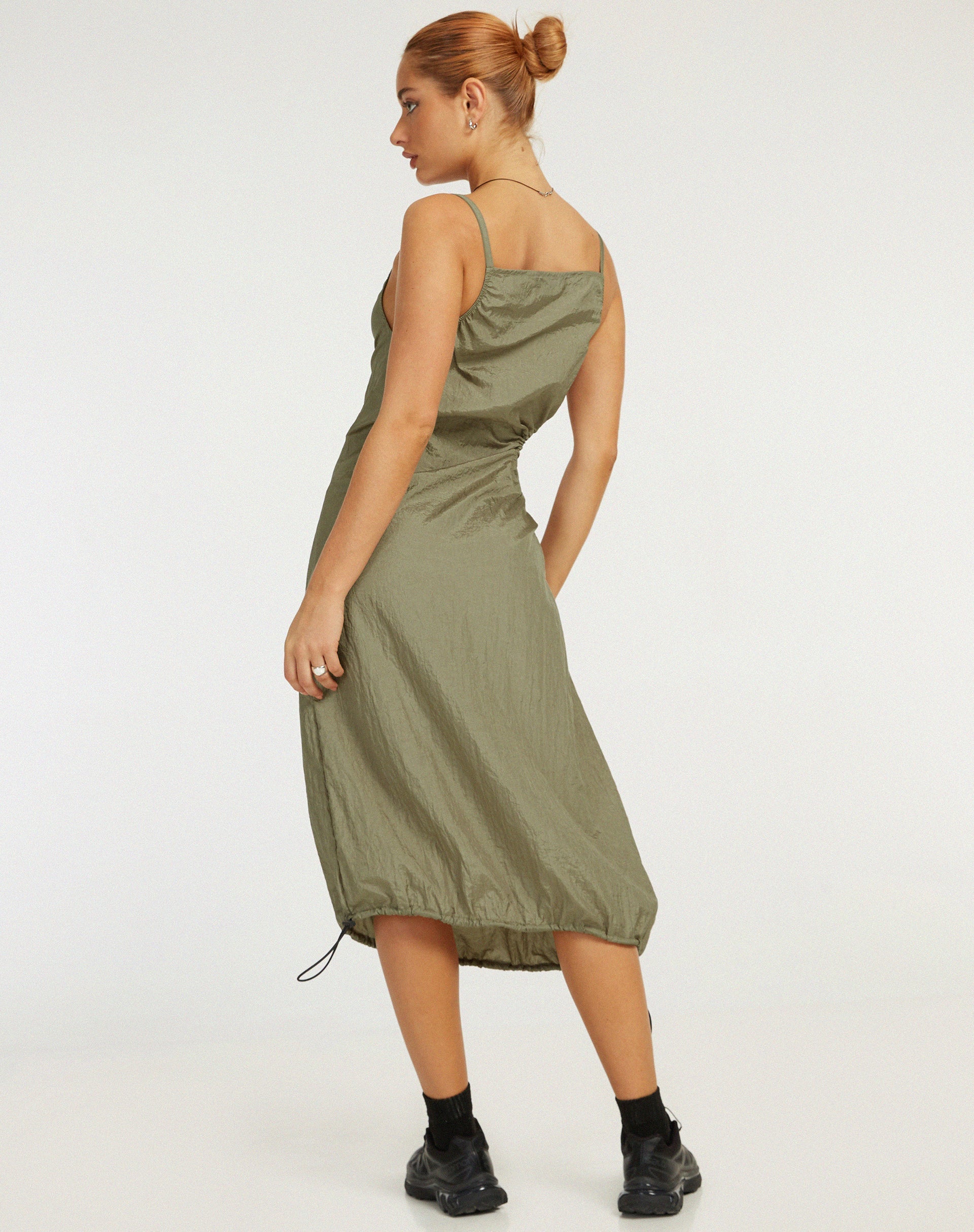 Bild von Daichi Cut Out Midikleid in Silbergrün