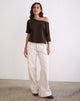 Bild von Daman Off Shoulder Basic Top in Schokoladenbraun