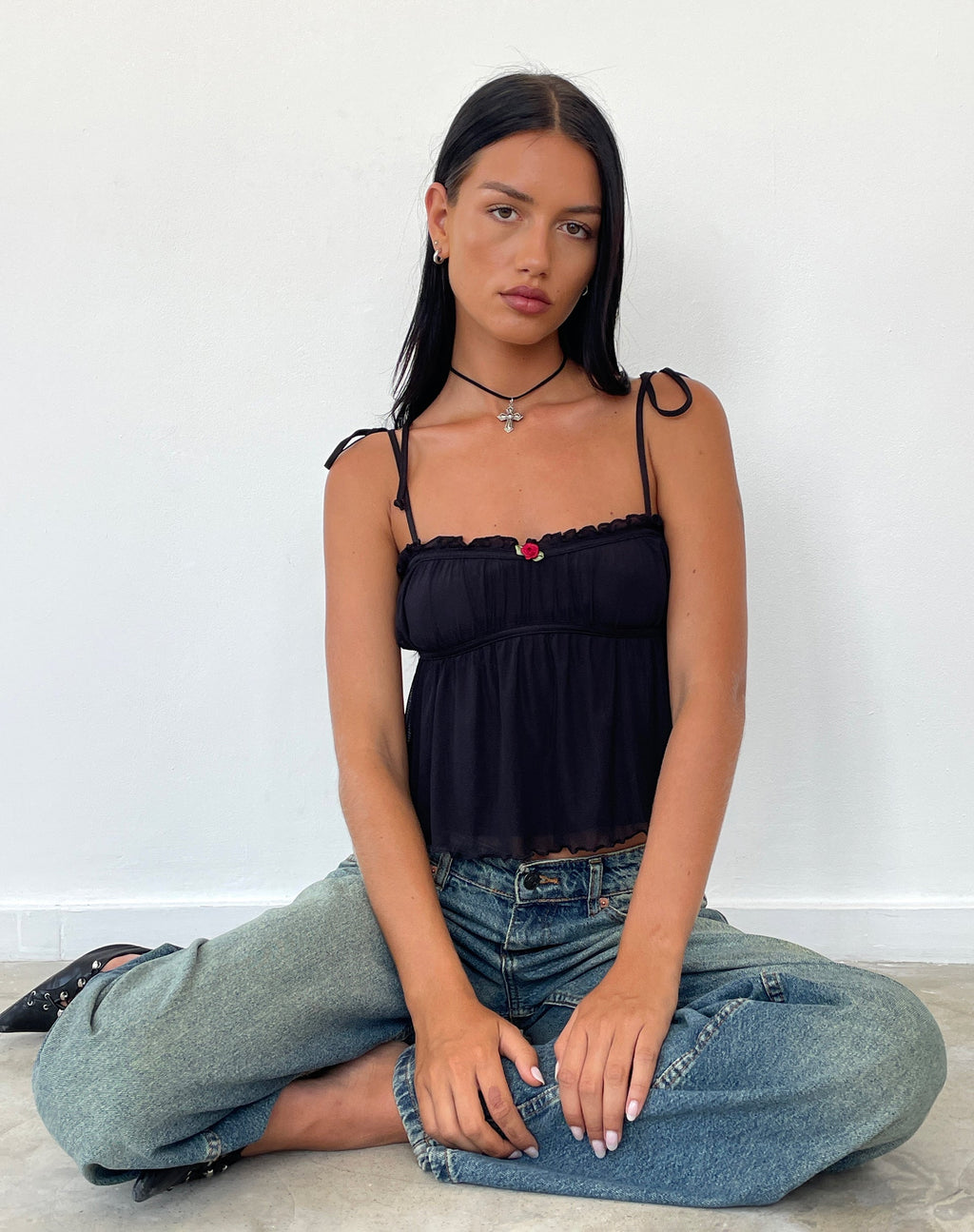 Damaris Cami Top in Schwarz mit schwarzer Bindung