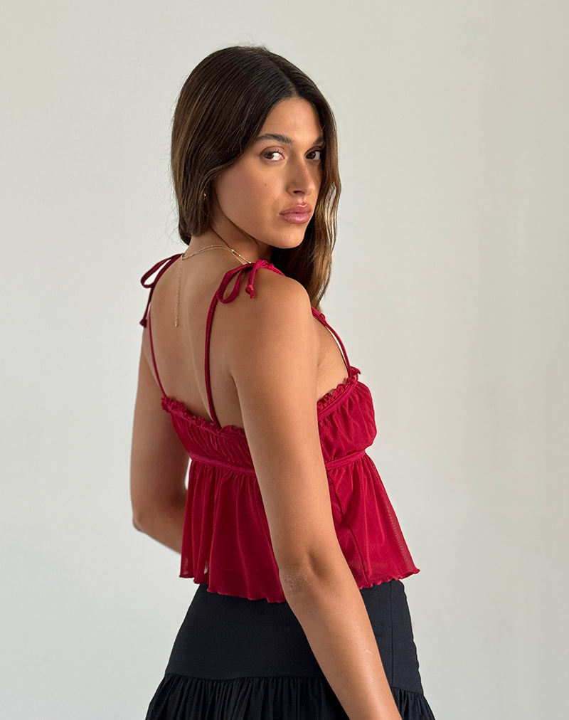Bild von Damaris Cami Top in Kirsche Rot mit rotem Einband