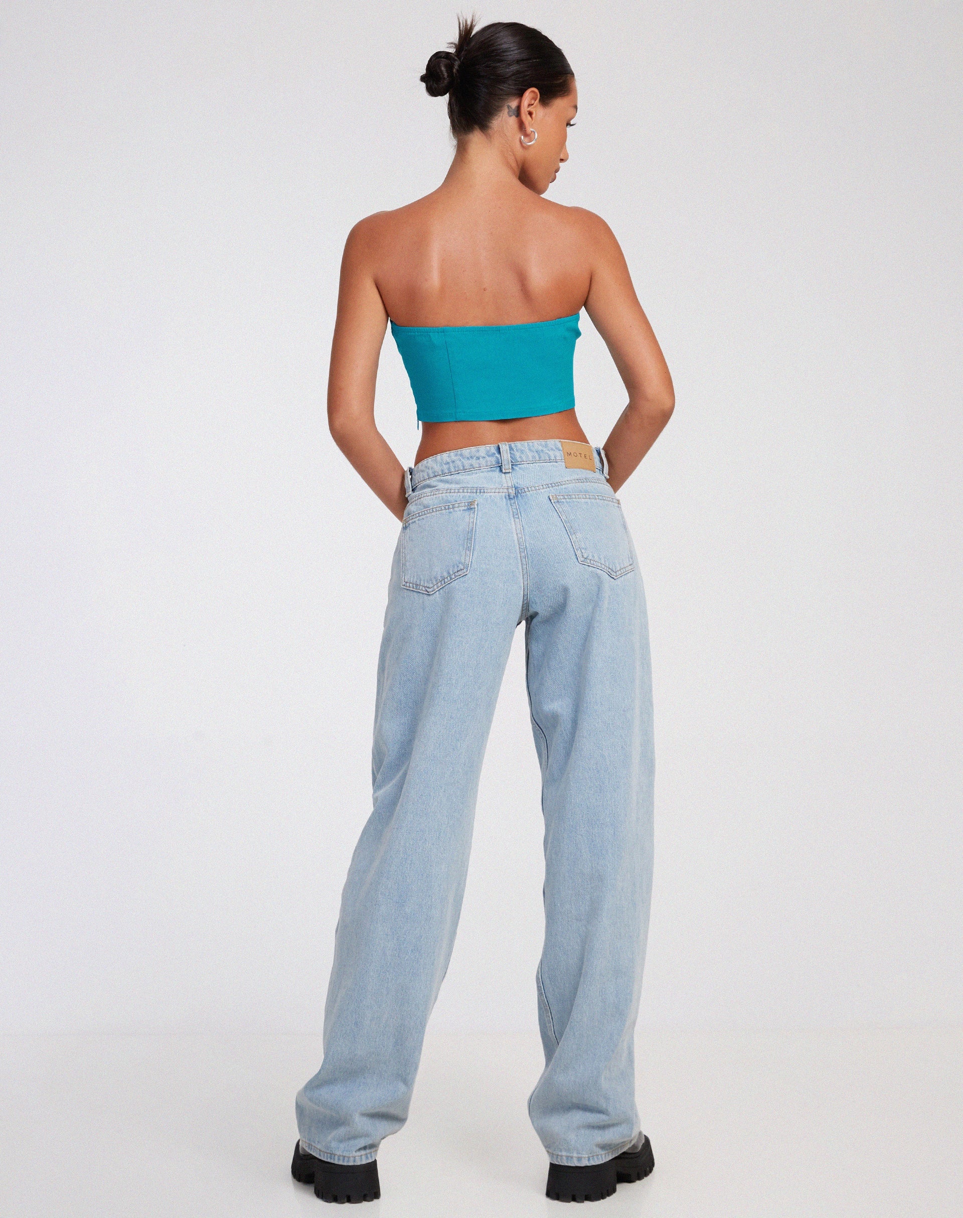 Abbildung von Danela Bandeau Top in Tailoring Azure Blue