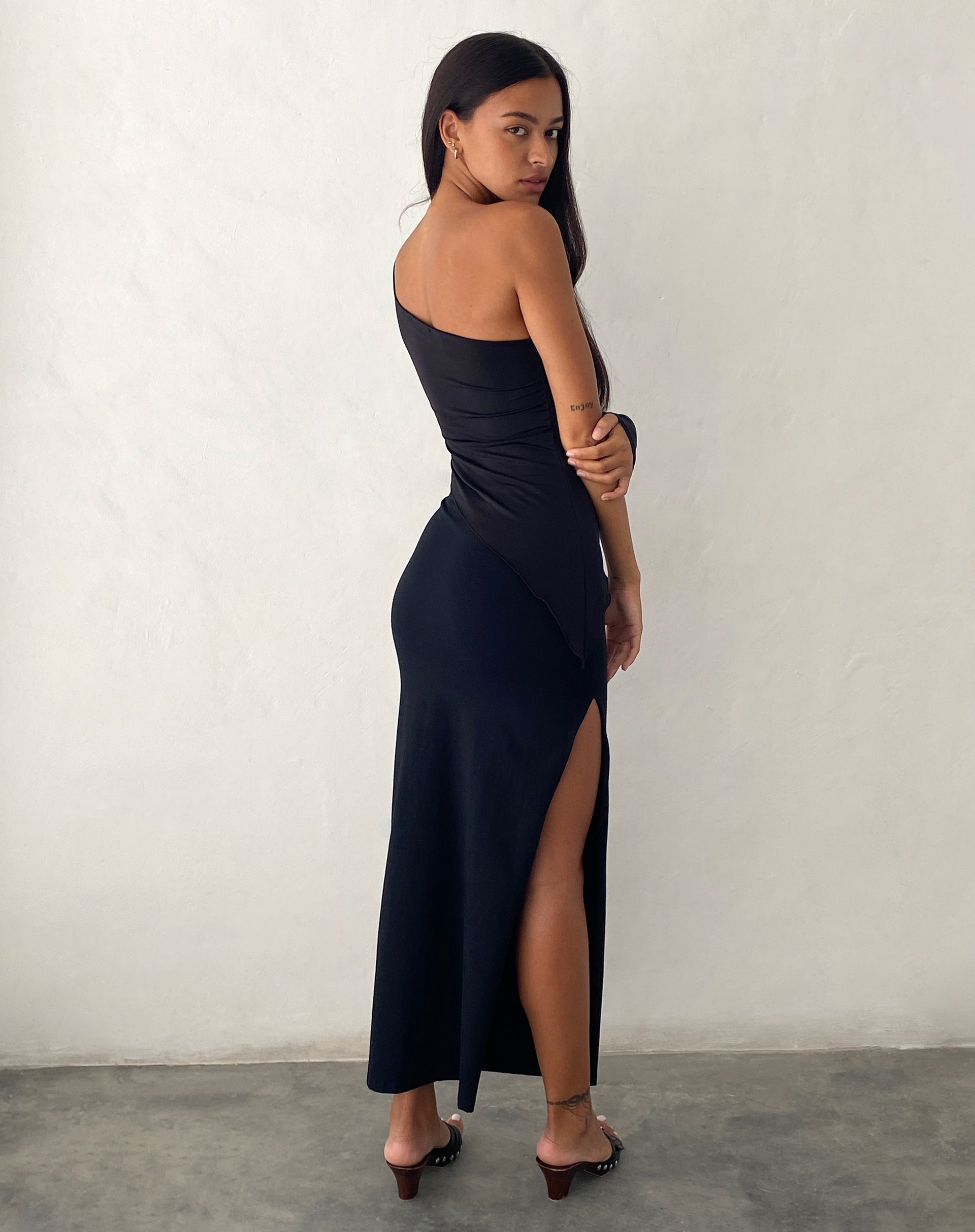 Image of Dania One Shoulder Top in Slinky Schwarz